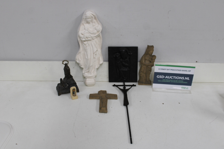 Set religieuze beelden en kruisen – foto 2 – kavel bij GSD Auctions, Zoeterwoude