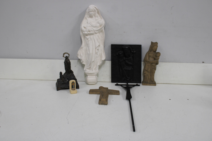 Set religieuze beelden en kruisen – foto 3 – kavel bij GSD Auctions, Zoeterwoude