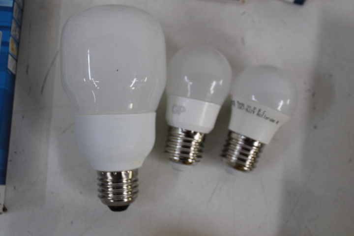 Diverse LED en spaarlampen assorti – foto 6 – kavel bij GSD Auctions, Zoeterwoude