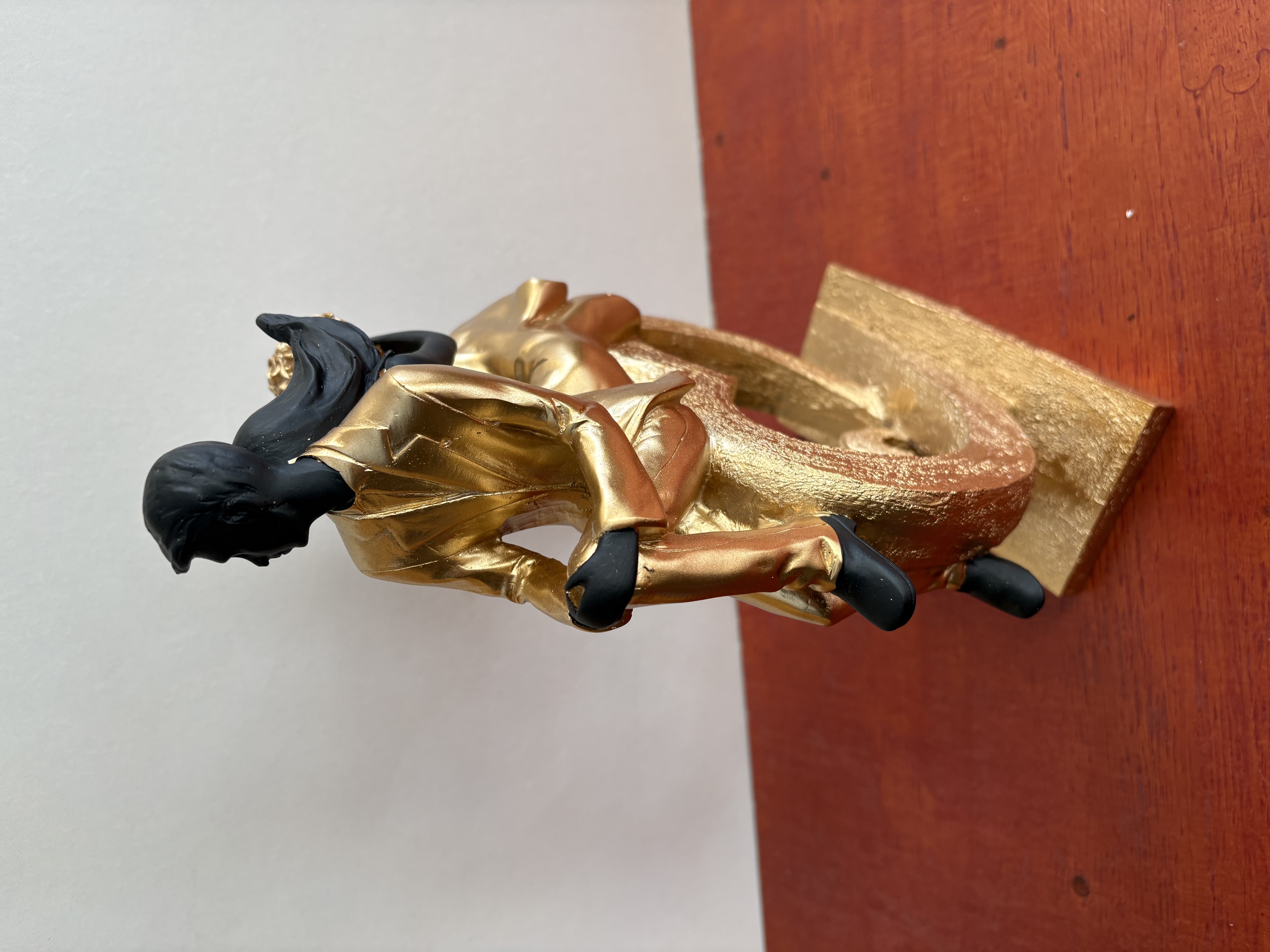 Beeld van een goudenkleurige koppel op haart – foto 2 – kavel bij GSD Auctions, Zoeterwoude