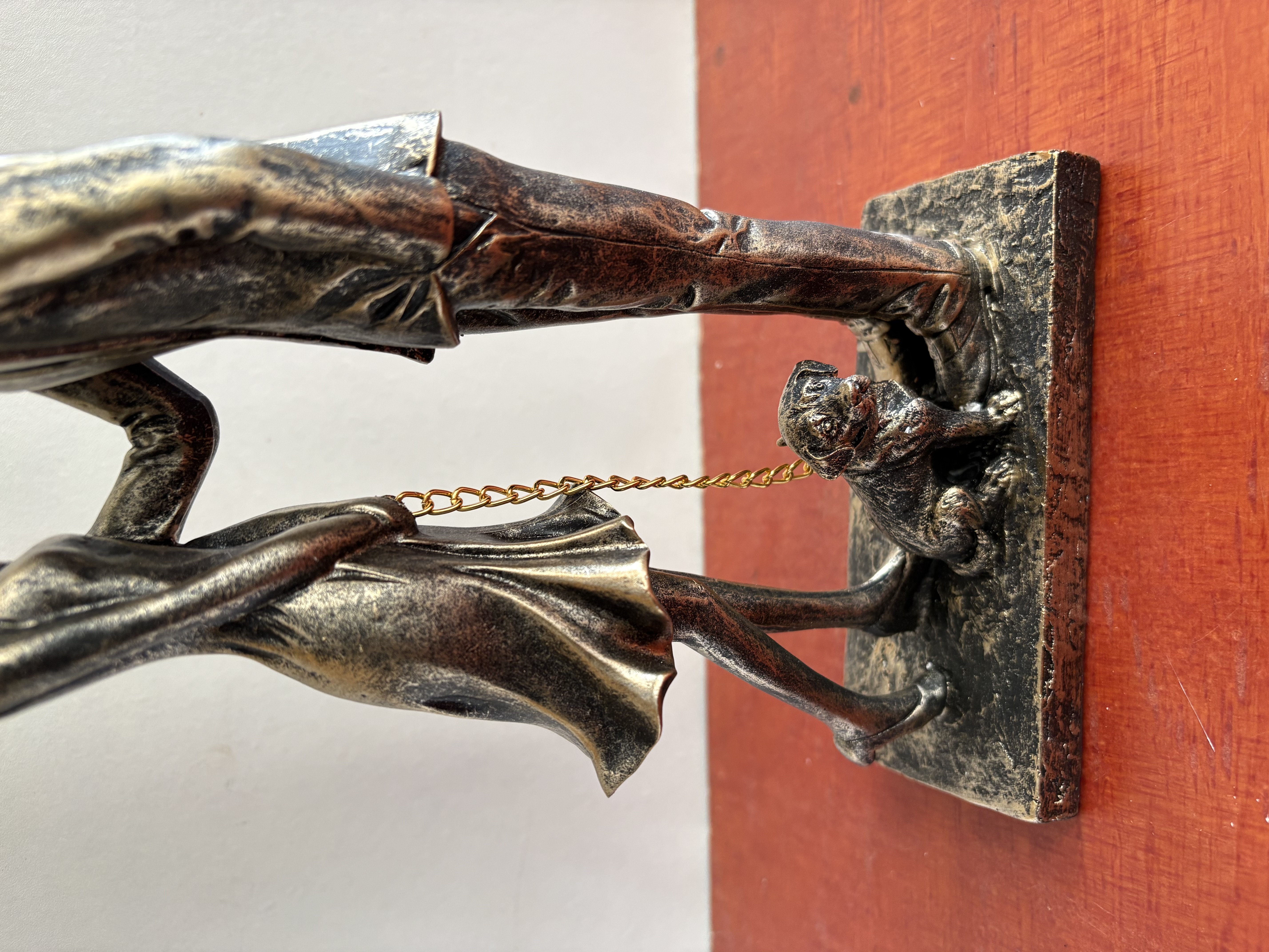 Beeld van een koppel met paraplu – foto 3 – kavel bij GSD Auctions, Zoeterwoude