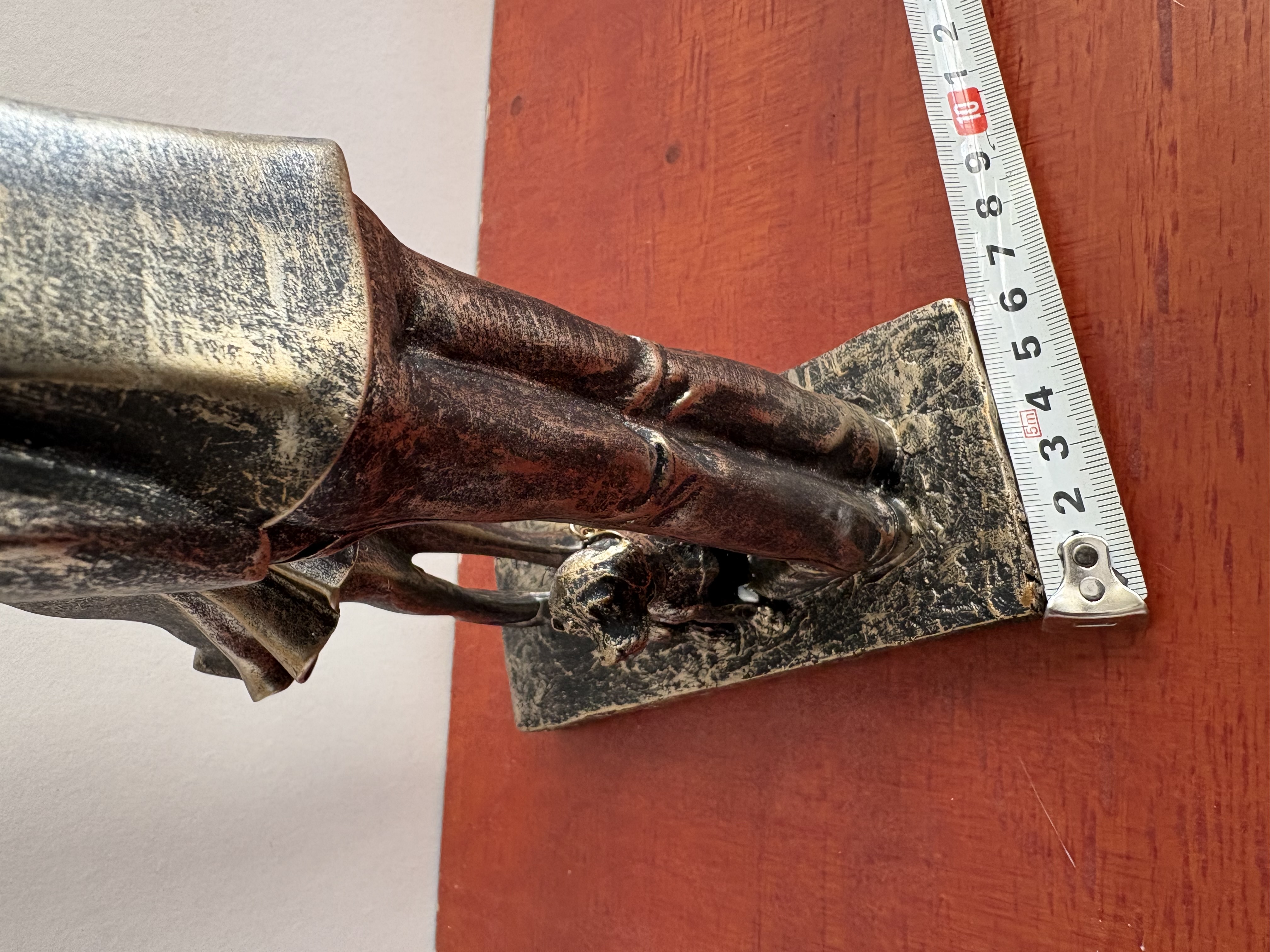 Beeld van een koppel met paraplu – foto 8 – kavel bij GSD Auctions, Zoeterwoude