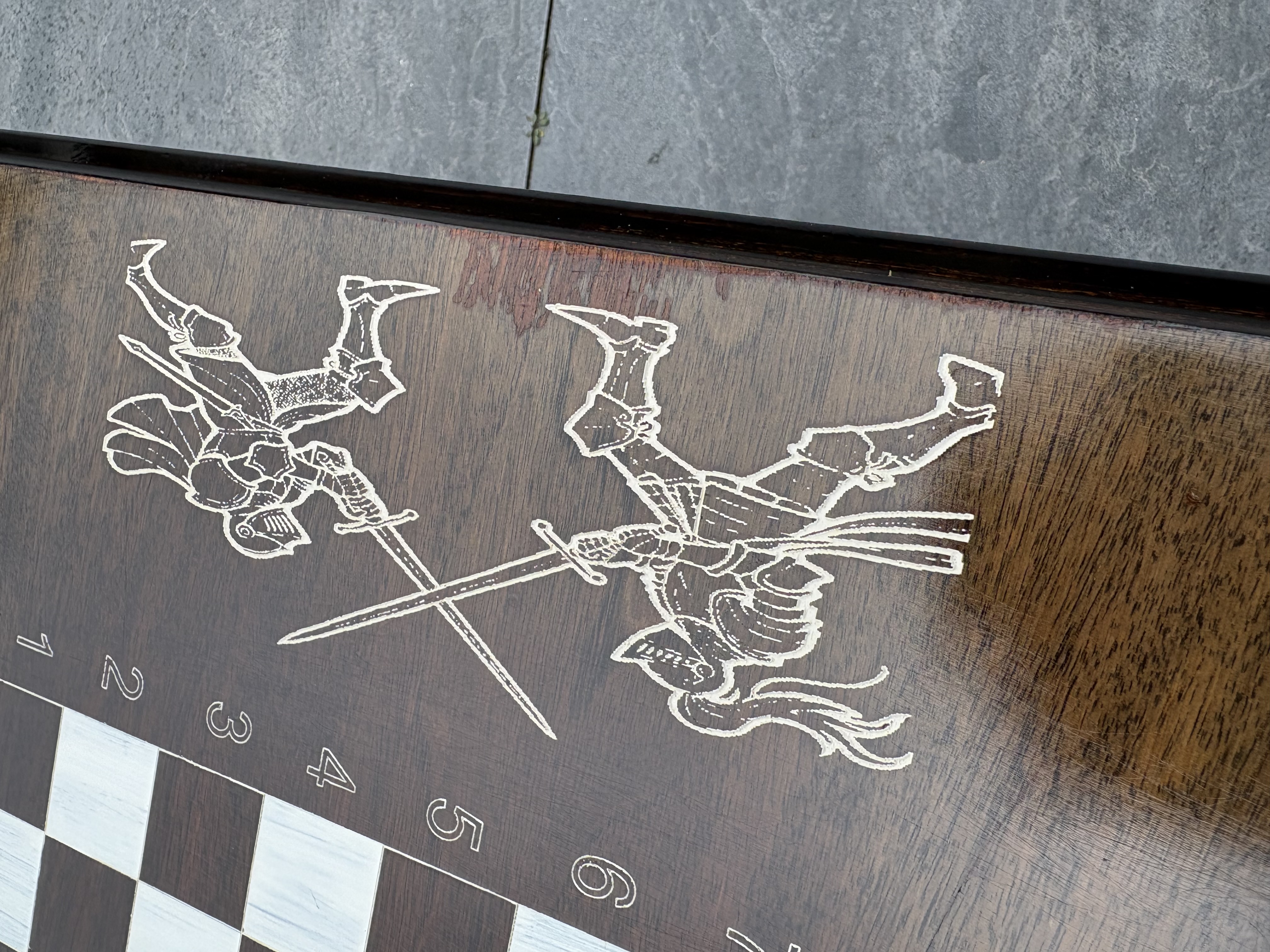 Schaakspel op tafel (nummer 7) – foto 19 – kavel bij GSD Auctions, Zoeterwoude