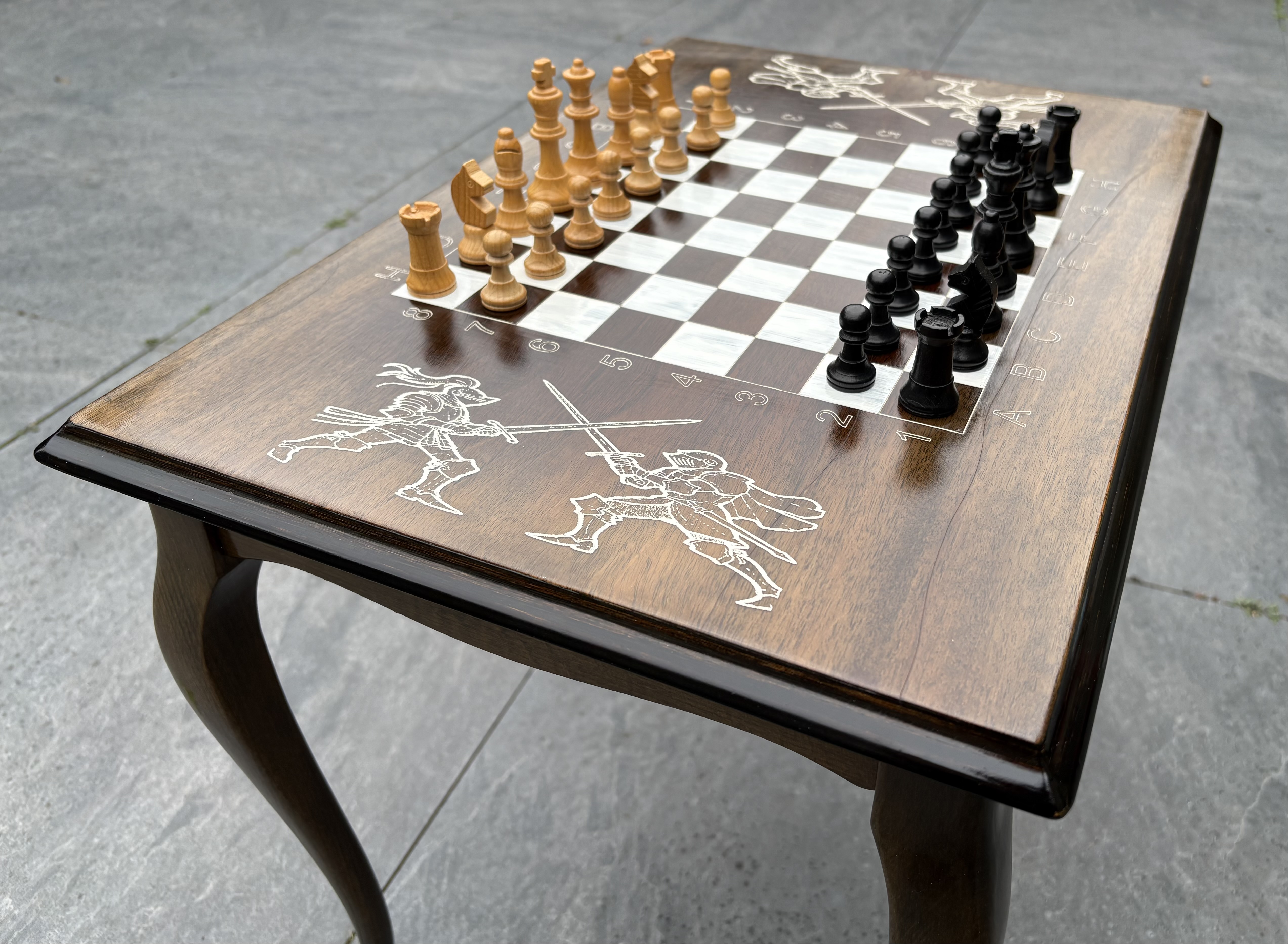 Schaakspel op tafel (nummer 7) – foto 9 – kavel bij GSD Auctions, Zoeterwoude