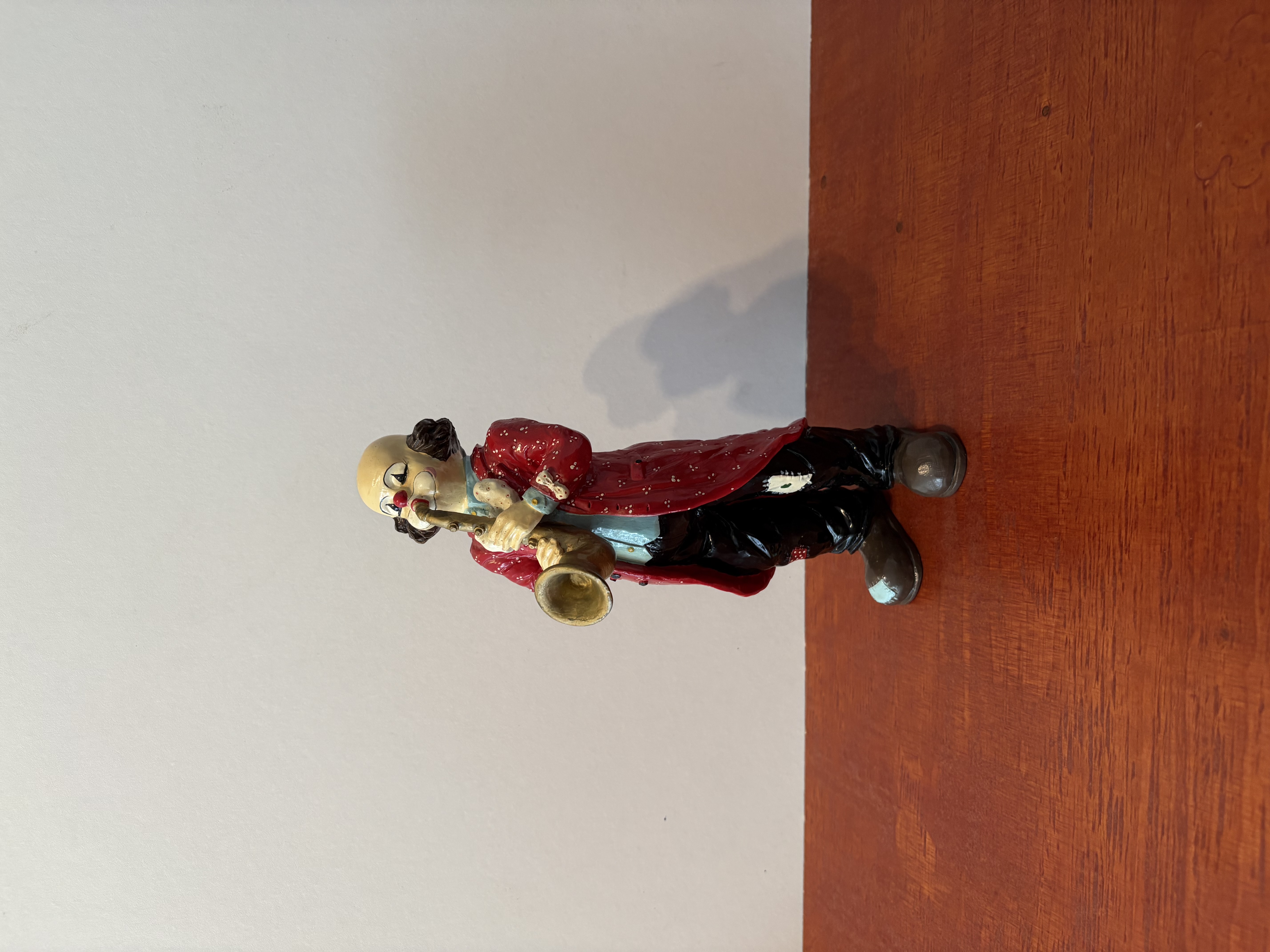 Clown die saxofoon speelt verzamel stuk – kavel bij GSD Auctions, Zoeterwoude