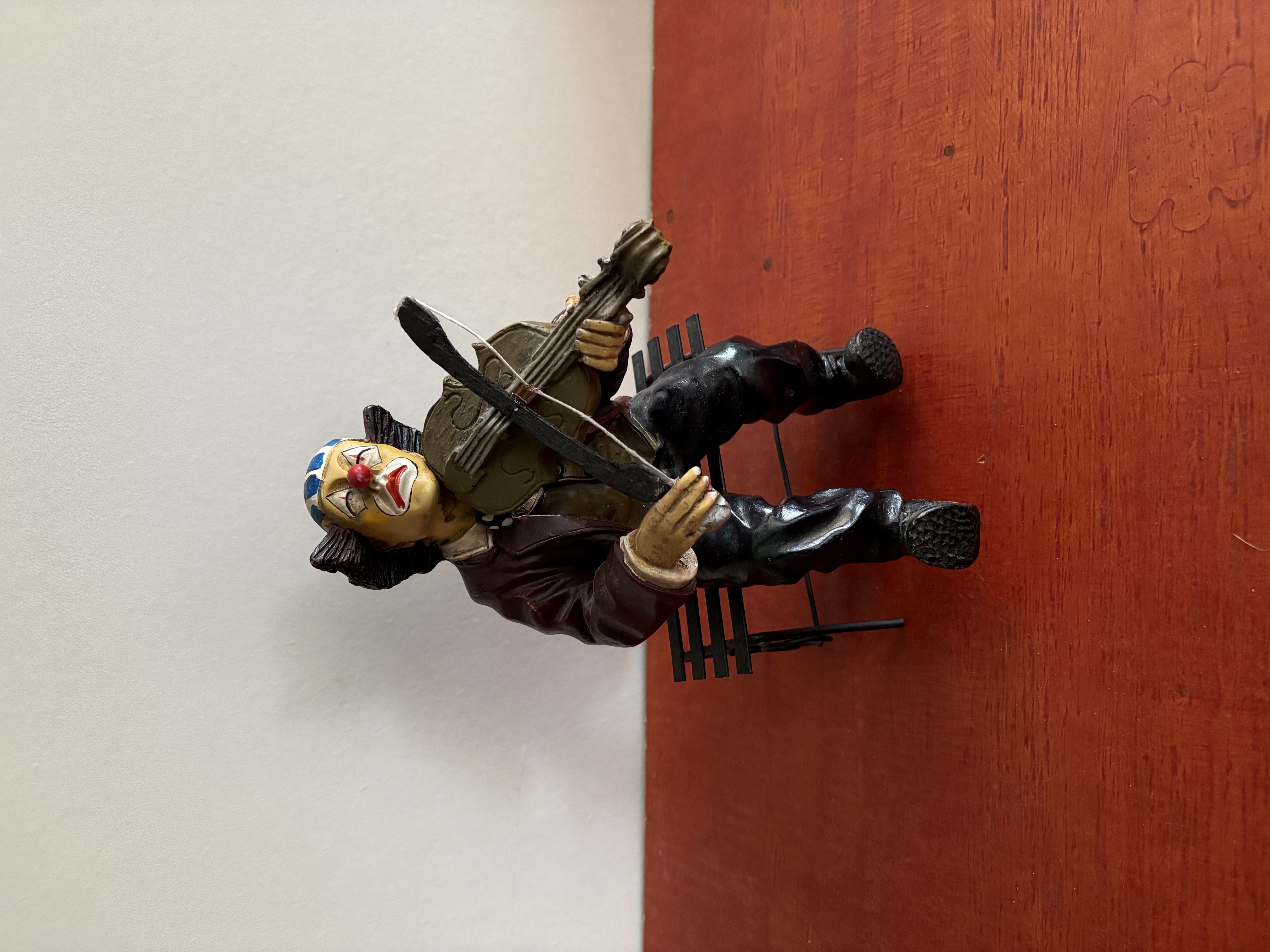 Clown met viool kunststof – kavel bij GSD Auctions, Zoeterwoude