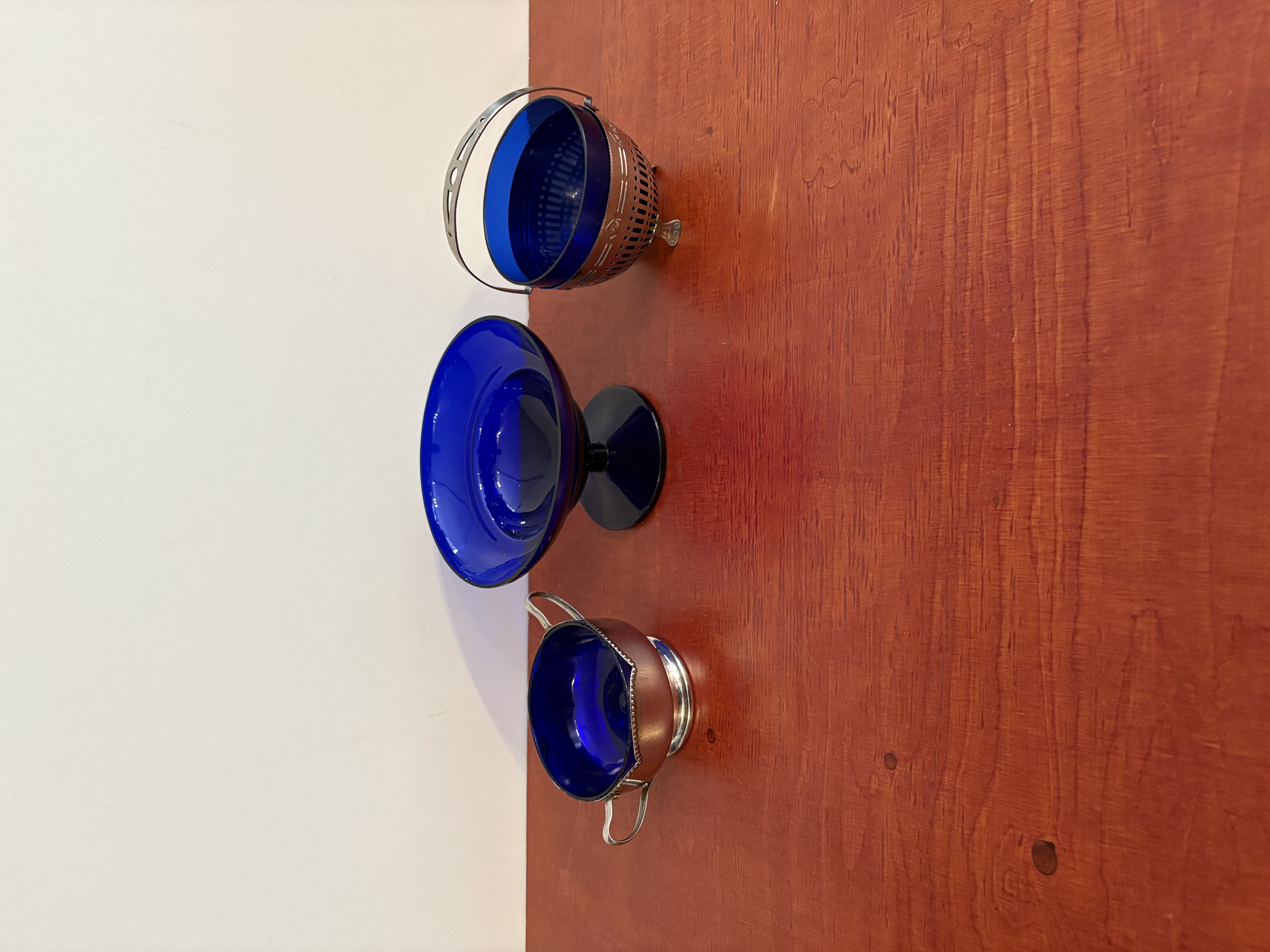 Blauwe glas in verzilverde houders – kavel bij GSD Auctions, Zoeterwoude