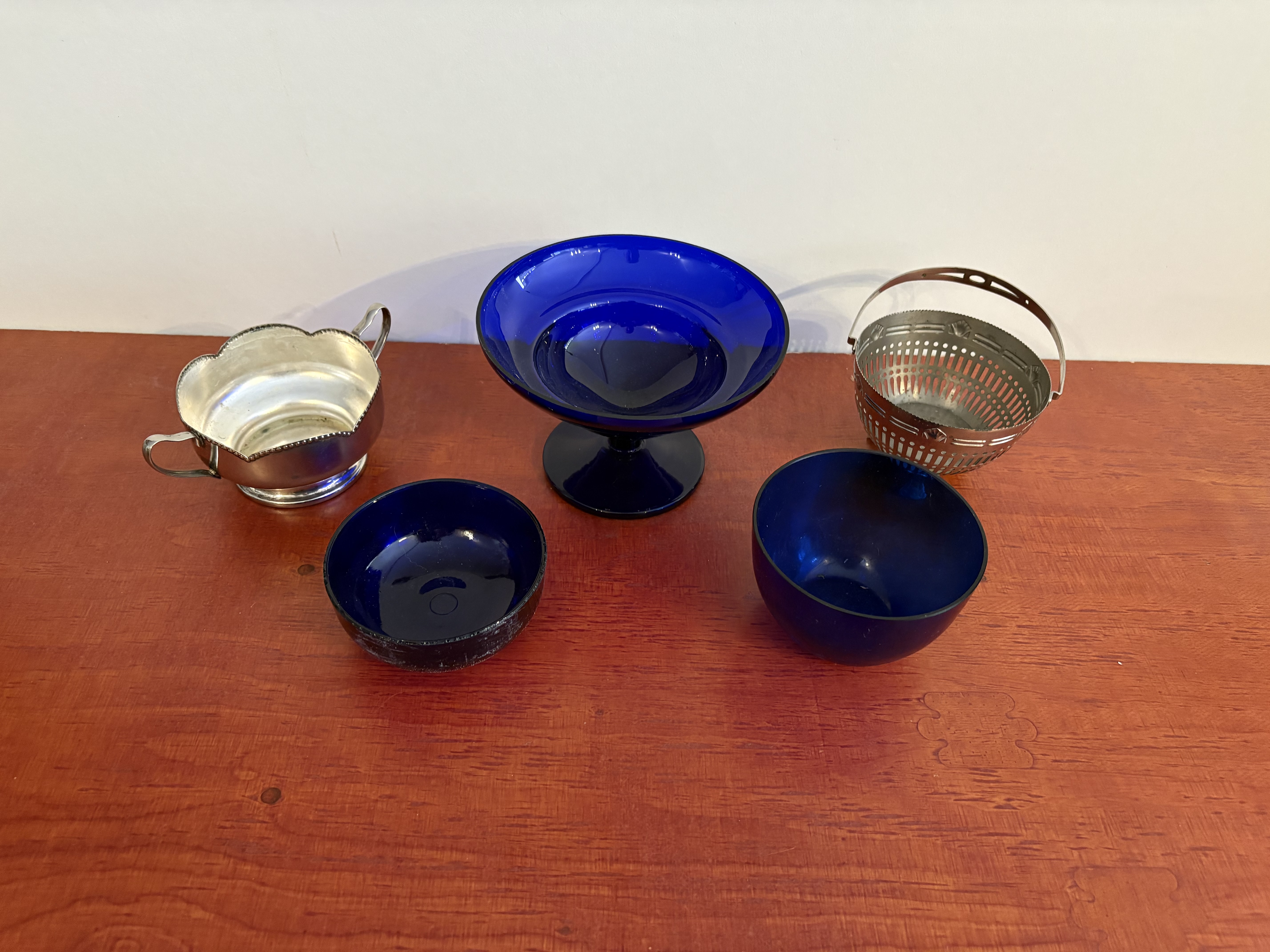 Blauwe glas in verzilverde houders – foto 2 – kavel bij GSD Auctions, Zoeterwoude