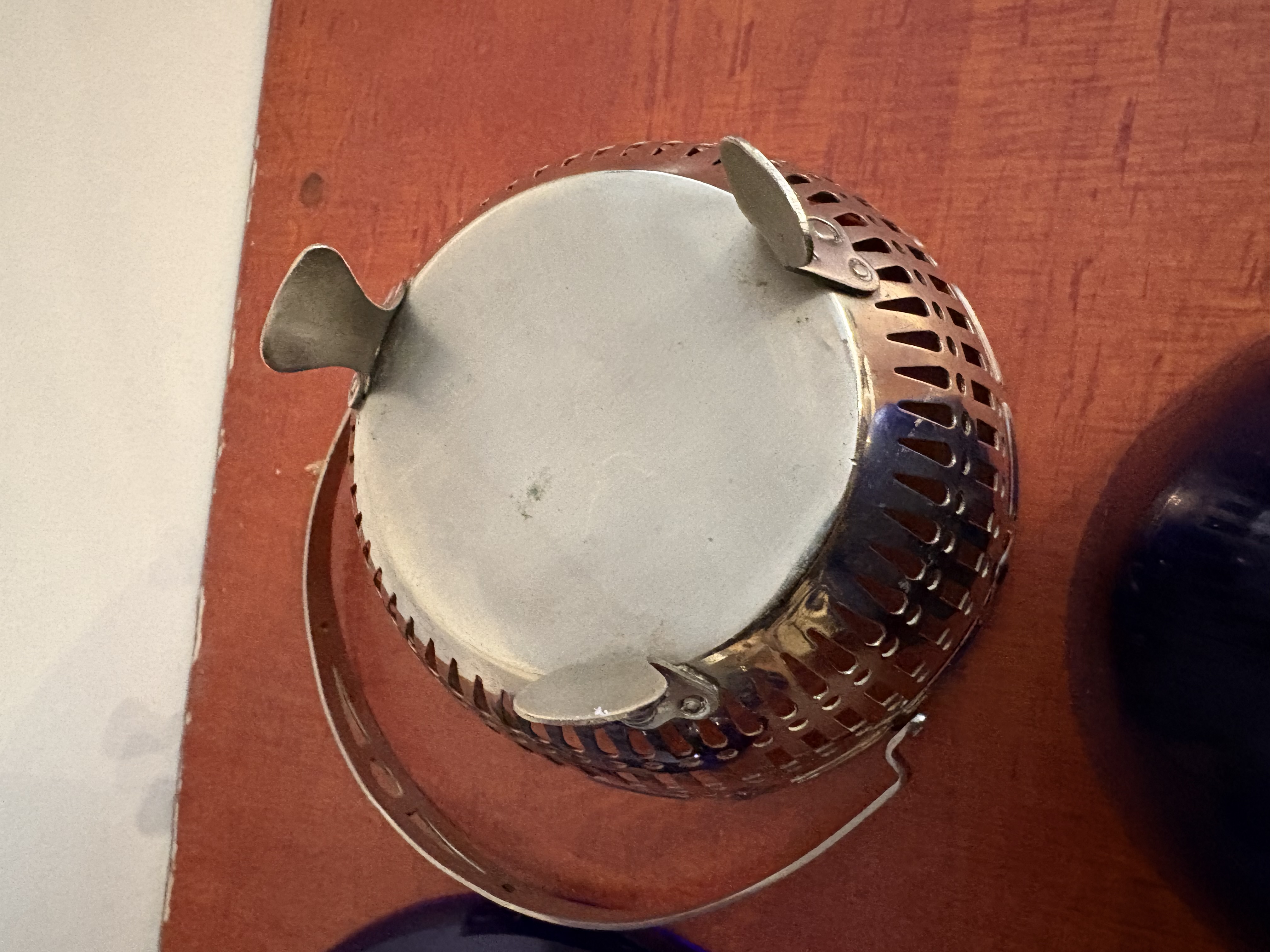 Blauwe glas in verzilverde houders – foto 5 – kavel bij GSD Auctions, Zoeterwoude