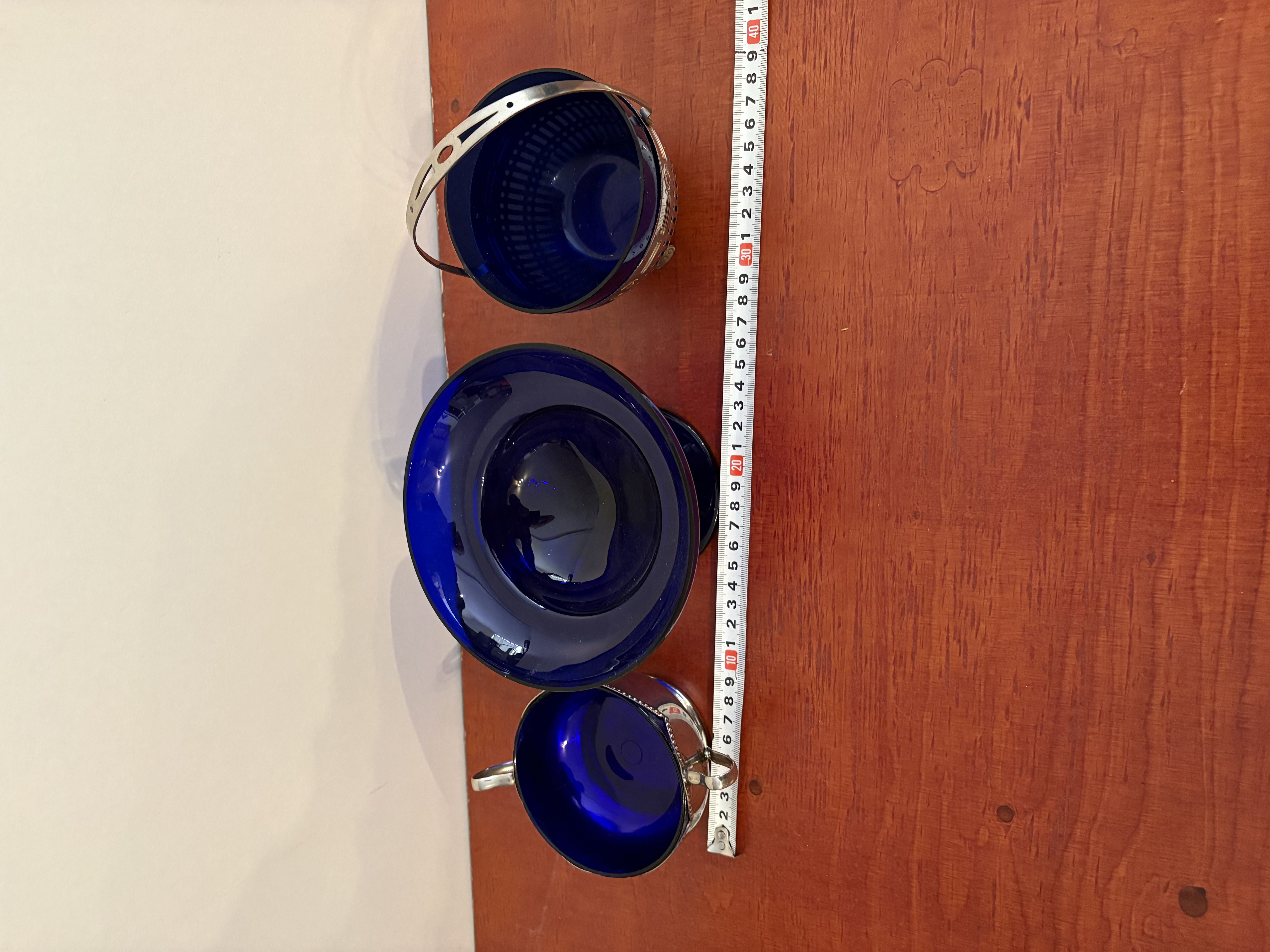 Blauwe glas in verzilverde houders – foto 7 – kavel bij GSD Auctions, Zoeterwoude