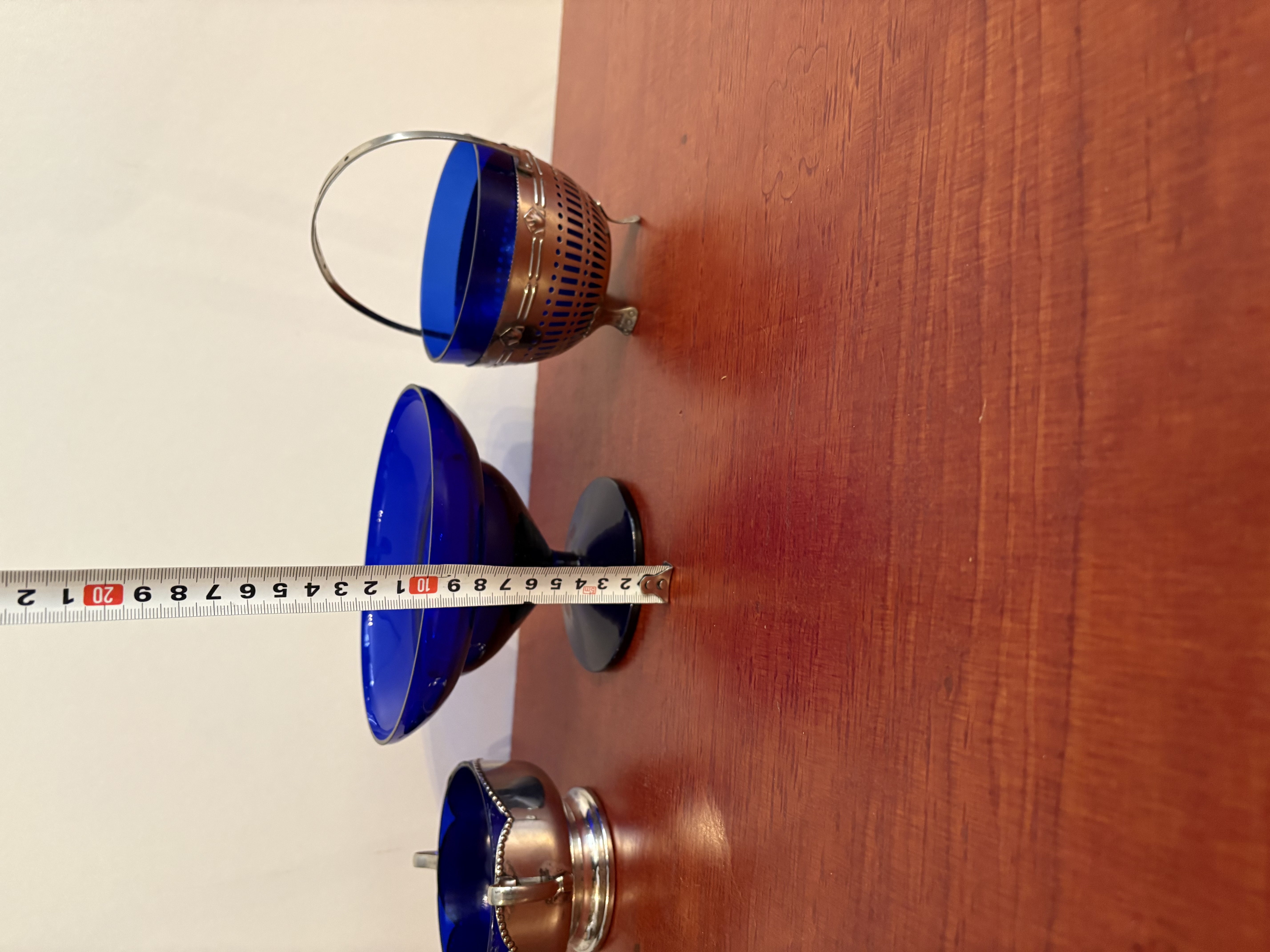 Blauwe glas in verzilverde houders – foto 8 – kavel bij GSD Auctions, Zoeterwoude