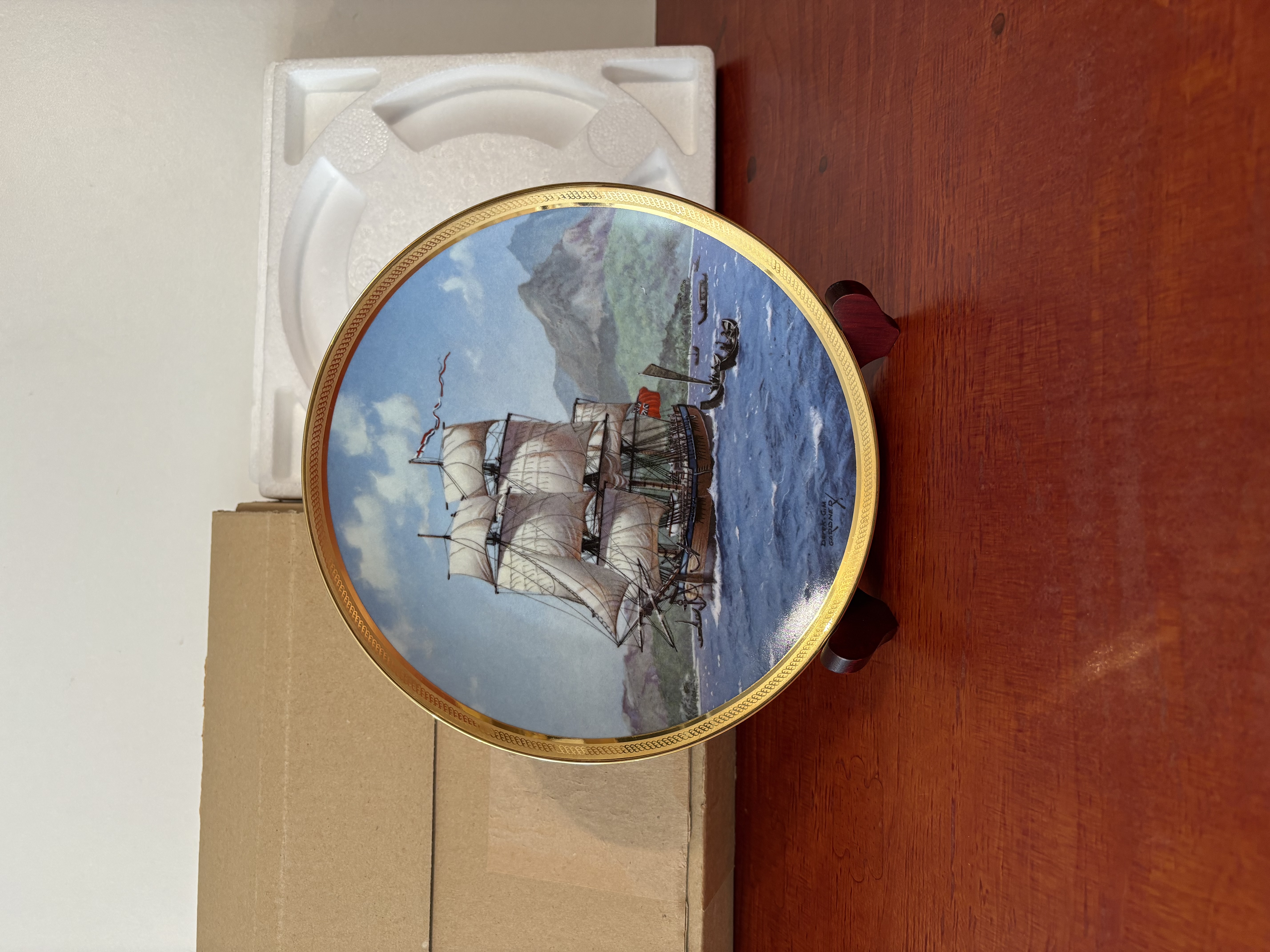 The Franklin Mint Schip wandbord "Endeavour" – kavel bij GSD Auctions, Zoeterwoude