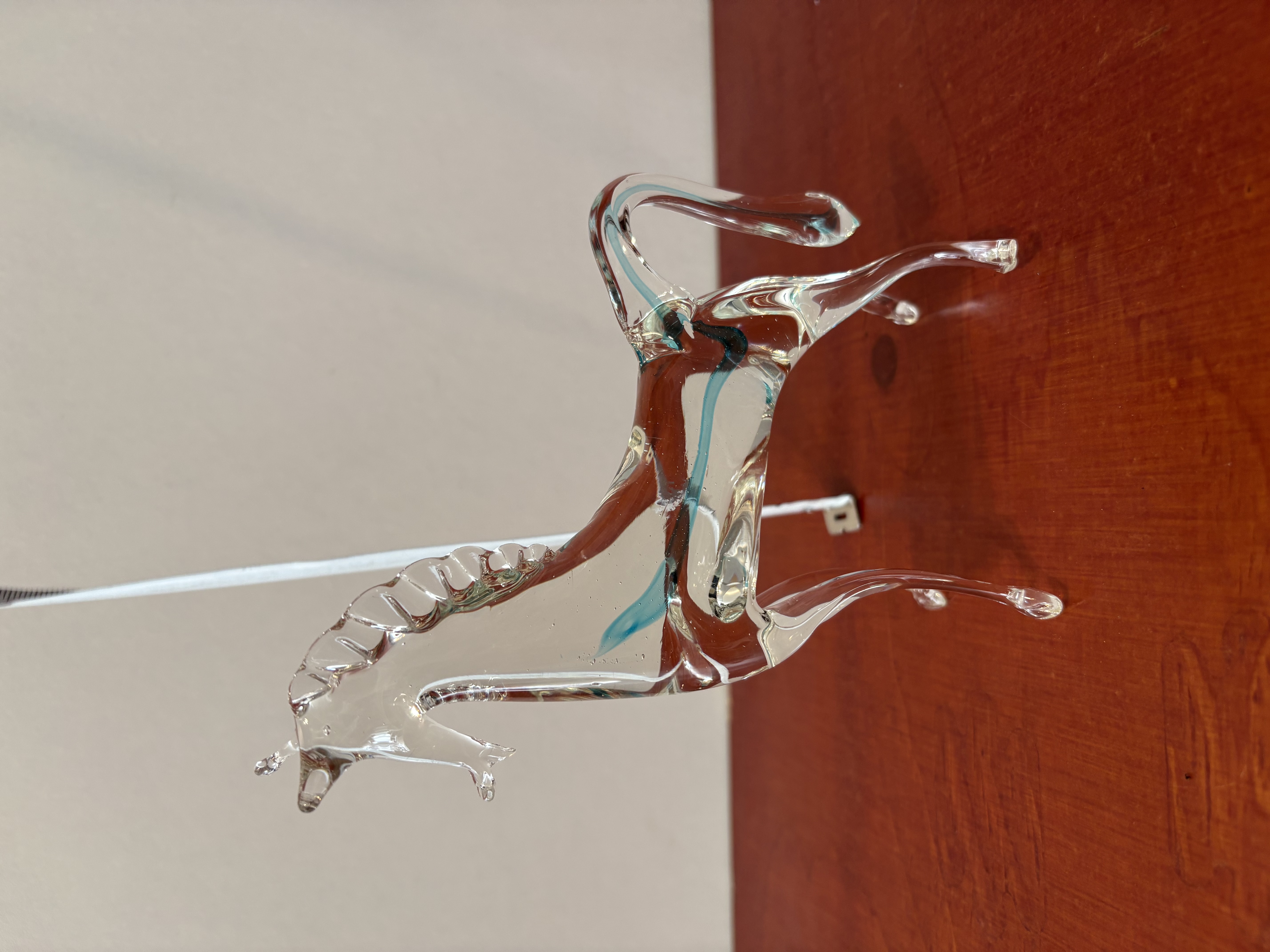 Decoratieve glazen sculptuur van een paard – foto 11 – kavel bij GSD Auctions, Zoeterwoude