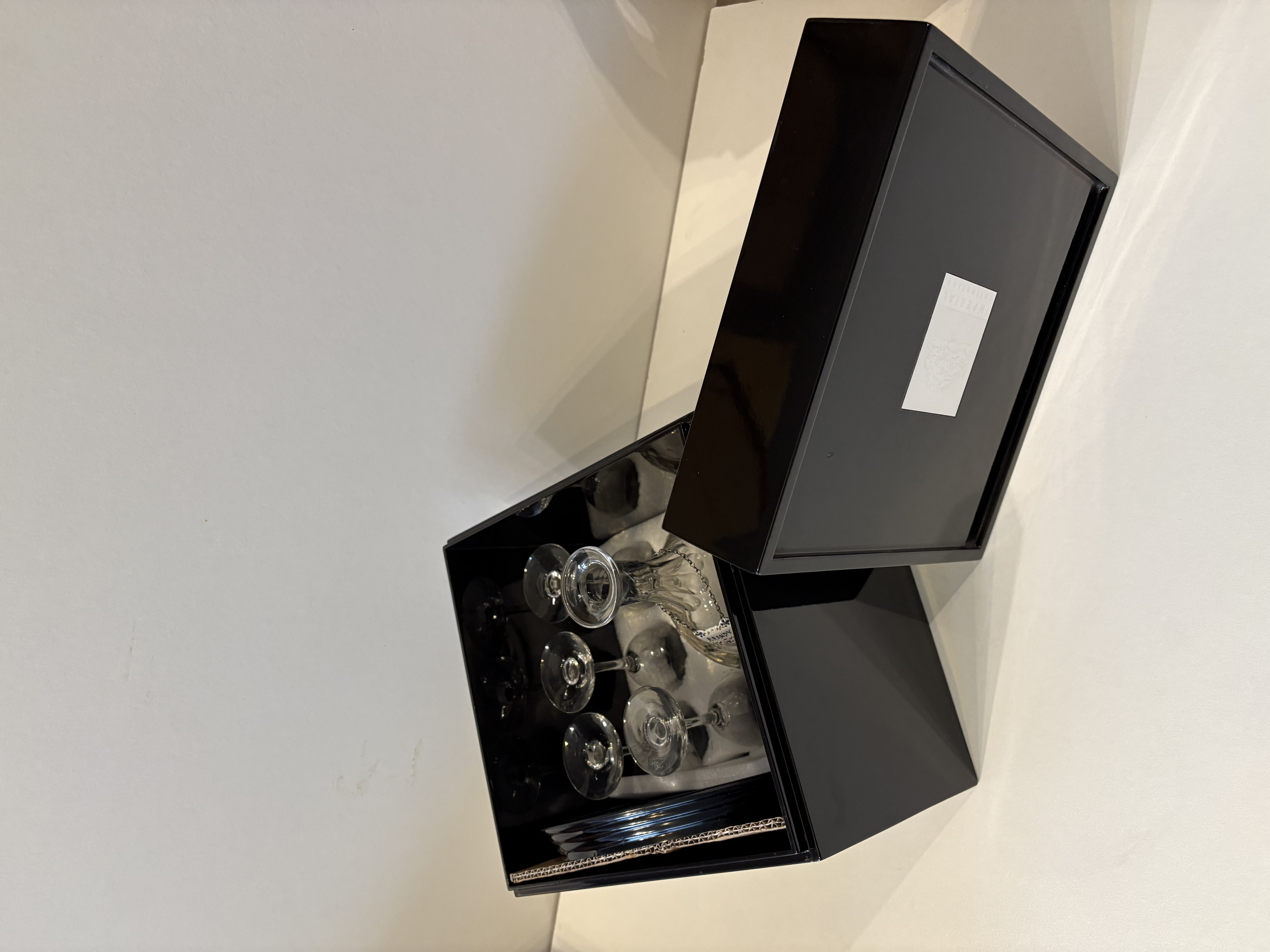4 glazen met karaf in opbergdoos hardhout – foto 4 – kavel bij GSD Auctions, Zoeterwoude