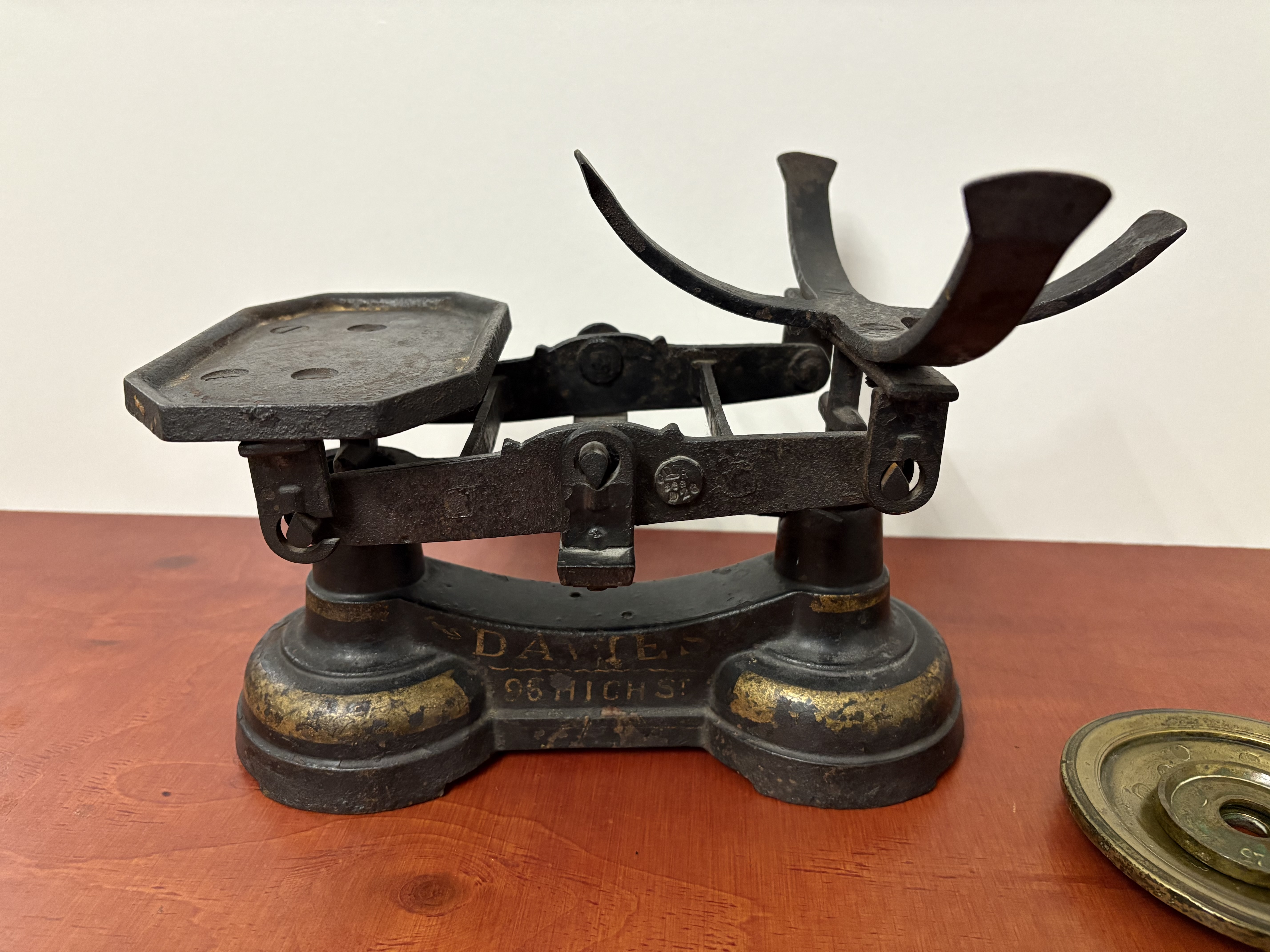 Antieke gietijzeren weegschaal "DAVIES 96 HIGH ST" – foto 10 – kavel bij GSD Auctions, Zoeterwoude