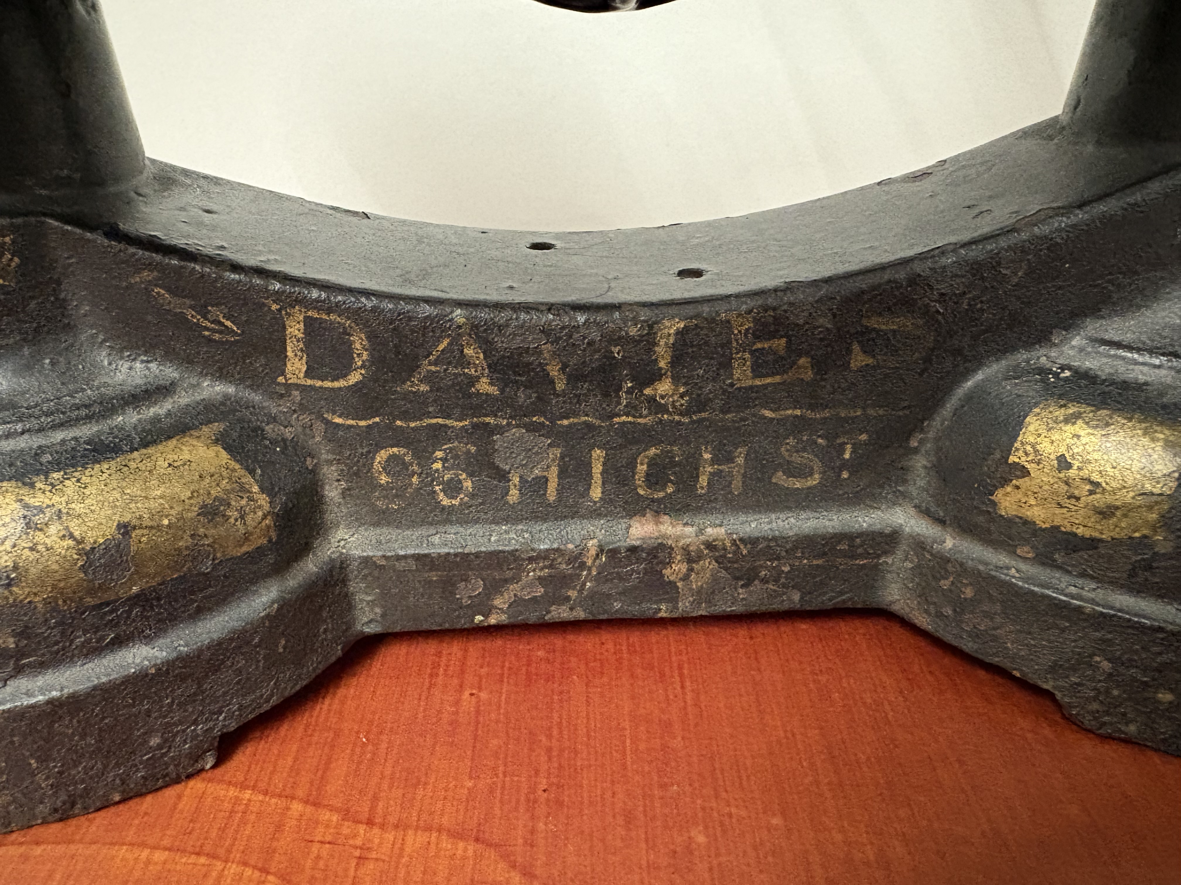 Antieke gietijzeren weegschaal "DAVIES 96 HIGH ST" – foto 12 – kavel bij GSD Auctions, Zoeterwoude
