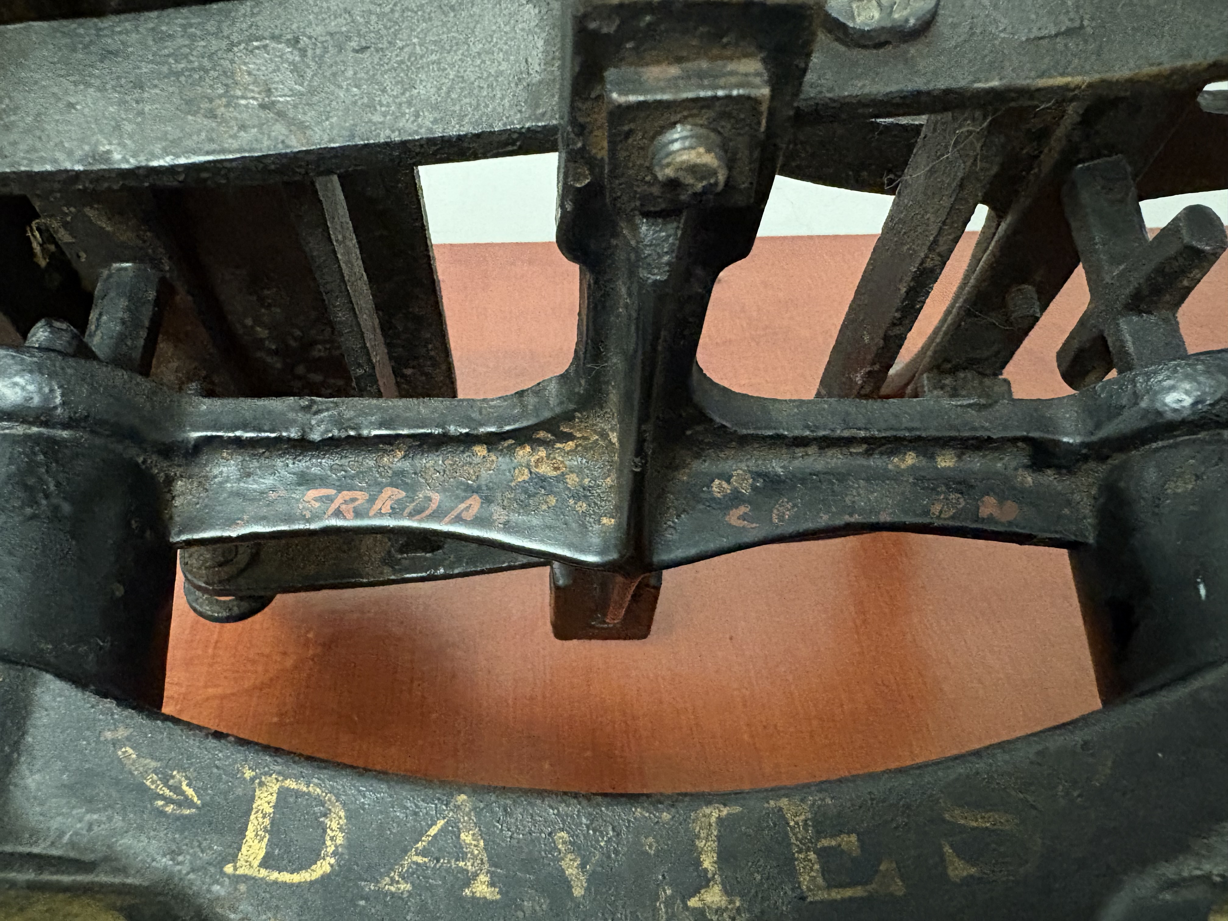 Antieke gietijzeren weegschaal "DAVIES 96 HIGH ST" – foto 15 – kavel bij GSD Auctions, Zoeterwoude