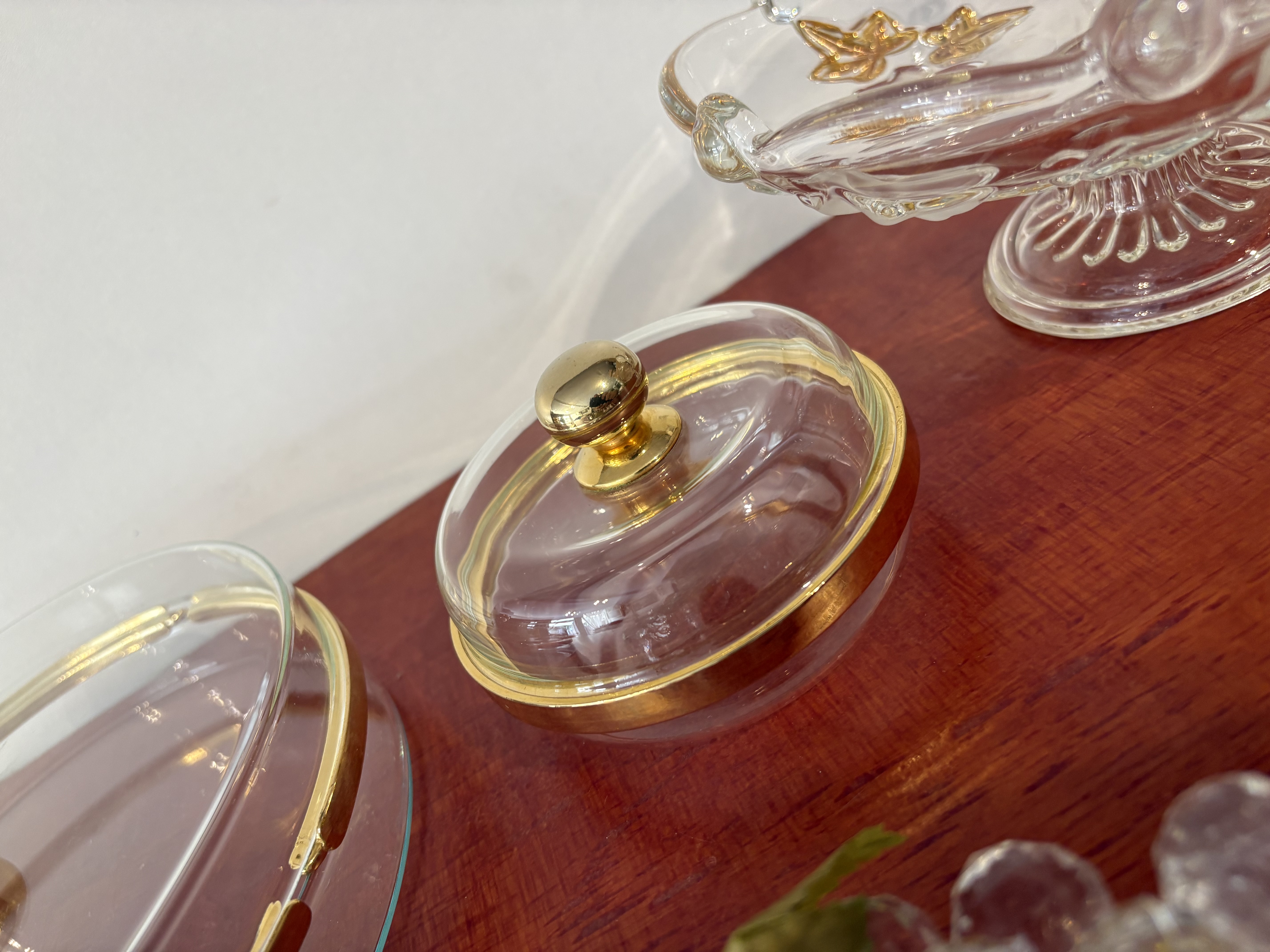 Elegante glazen snoep poten met druiven – foto 9 – kavel bij GSD Auctions, Zoeterwoude