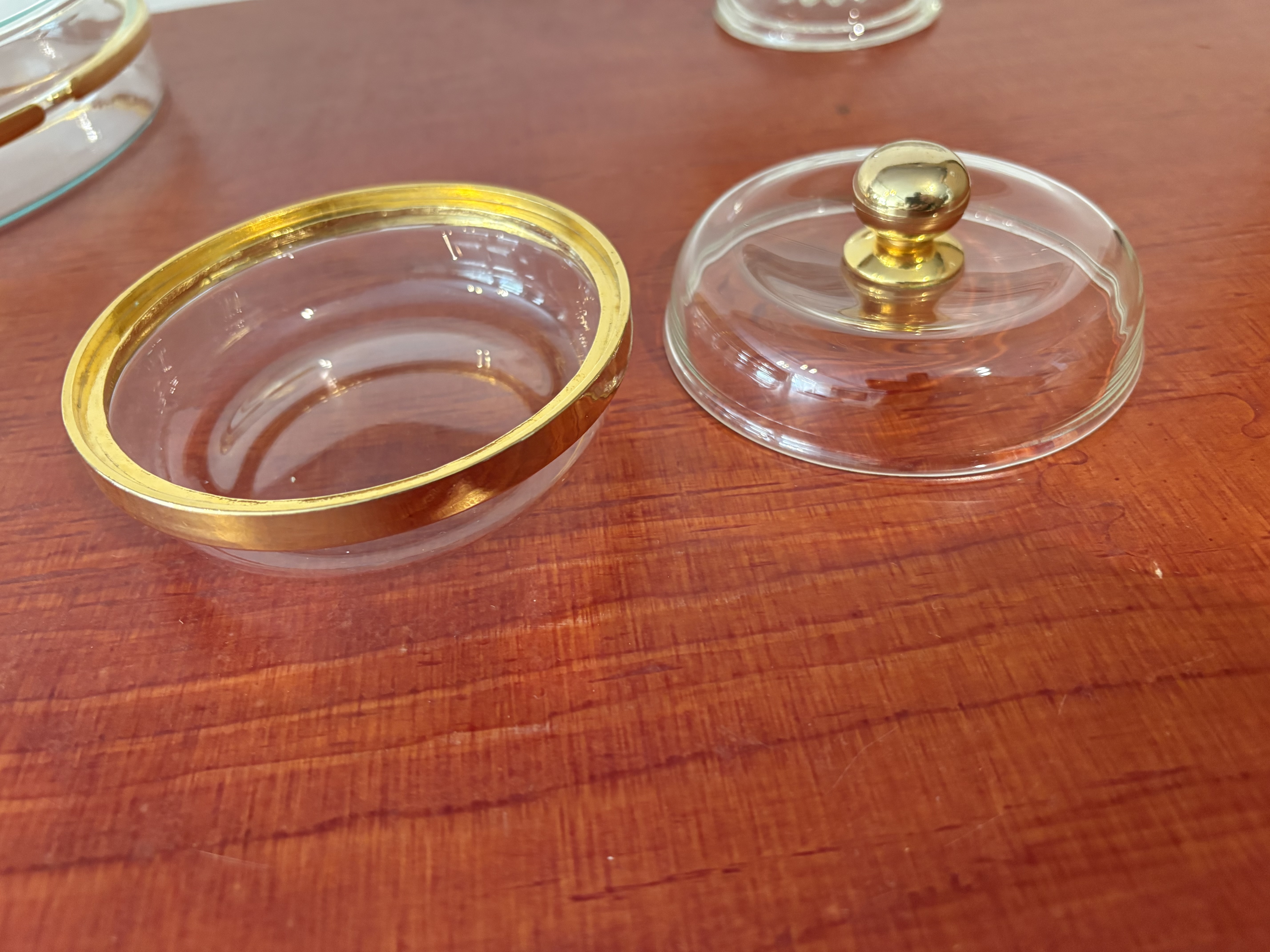 Elegante glazen snoep poten met druiven – foto 13 – kavel bij GSD Auctions, Zoeterwoude
