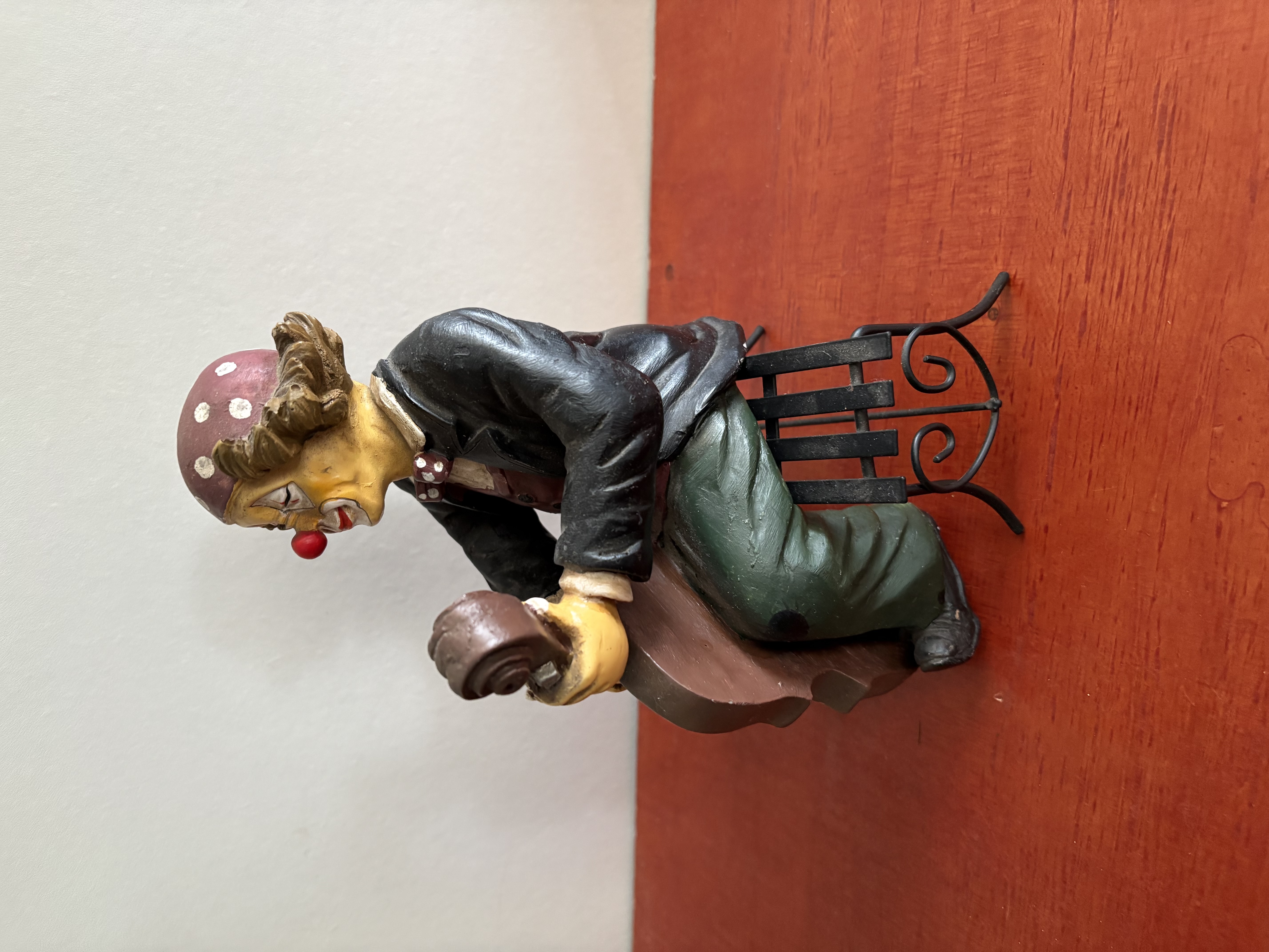 Clown met muziek instrument kunststof – foto 4 – kavel bij GSD Auctions, Zoeterwoude