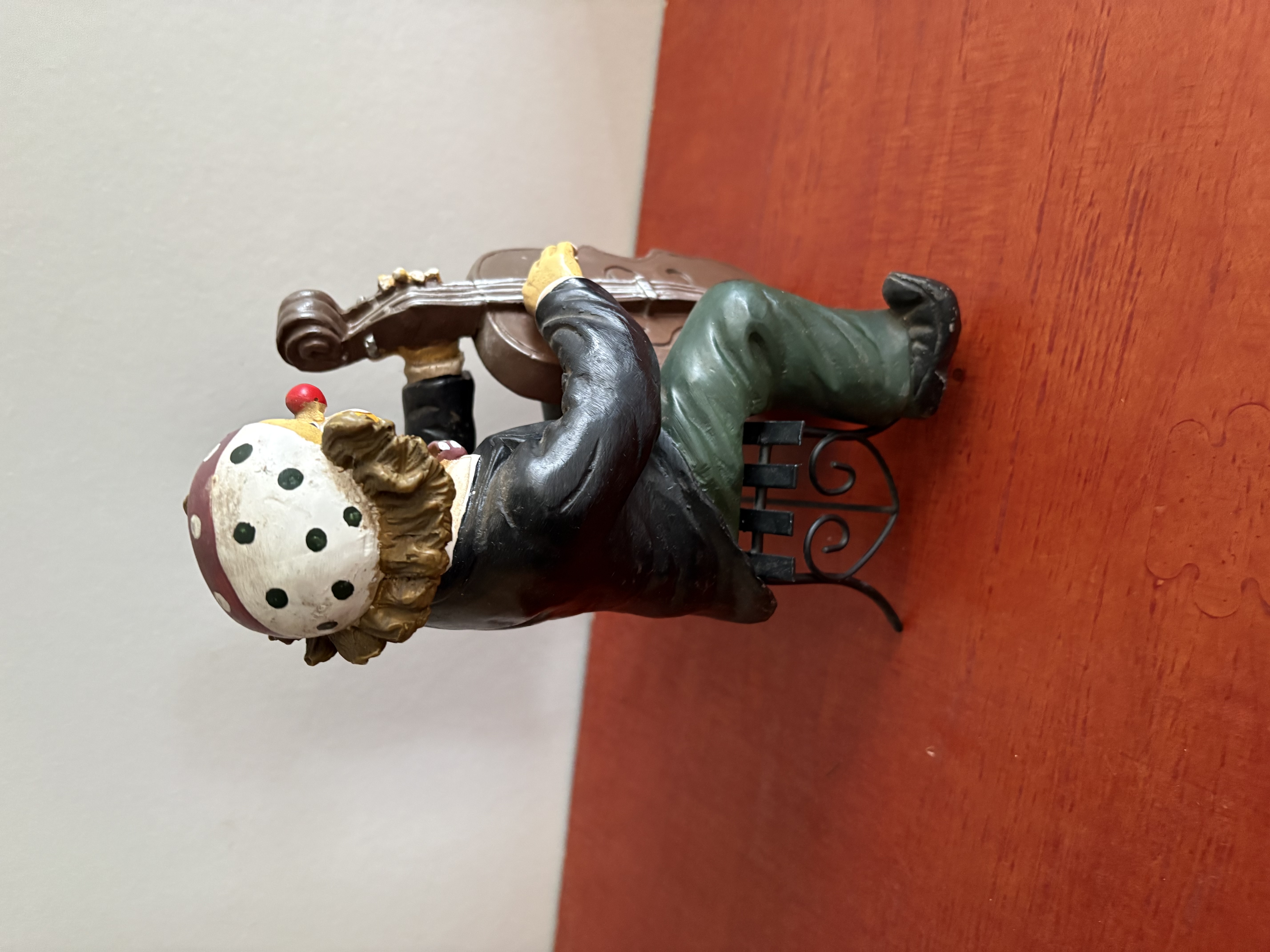 Clown met muziek instrument kunststof – foto 6 – kavel bij GSD Auctions, Zoeterwoude