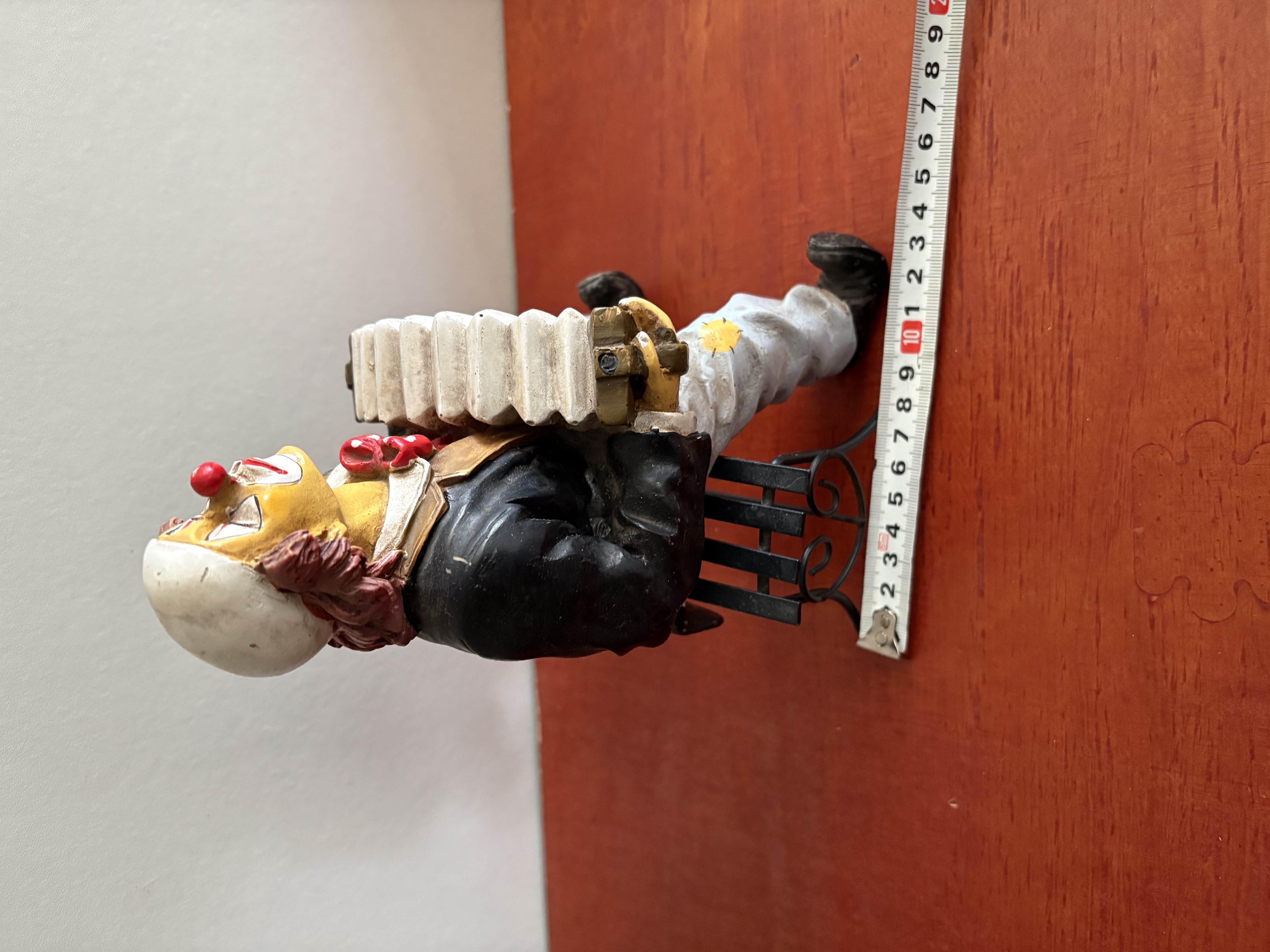 Clown met accordeon kunststof – foto 7 – kavel bij GSD Auctions, Zoeterwoude