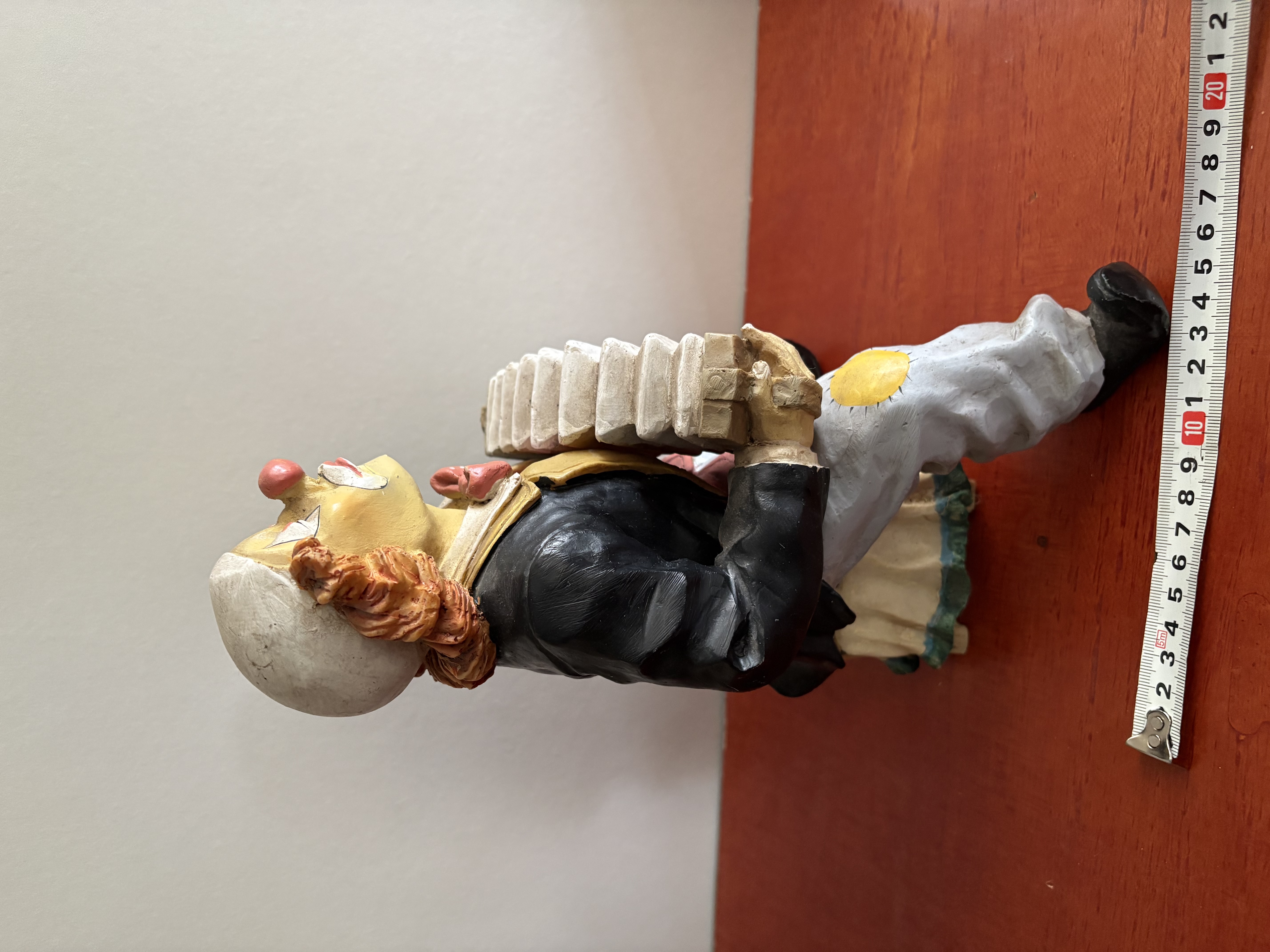 Clown met accordeon kunststof – foto 12 – kavel bij GSD Auctions, Zoeterwoude