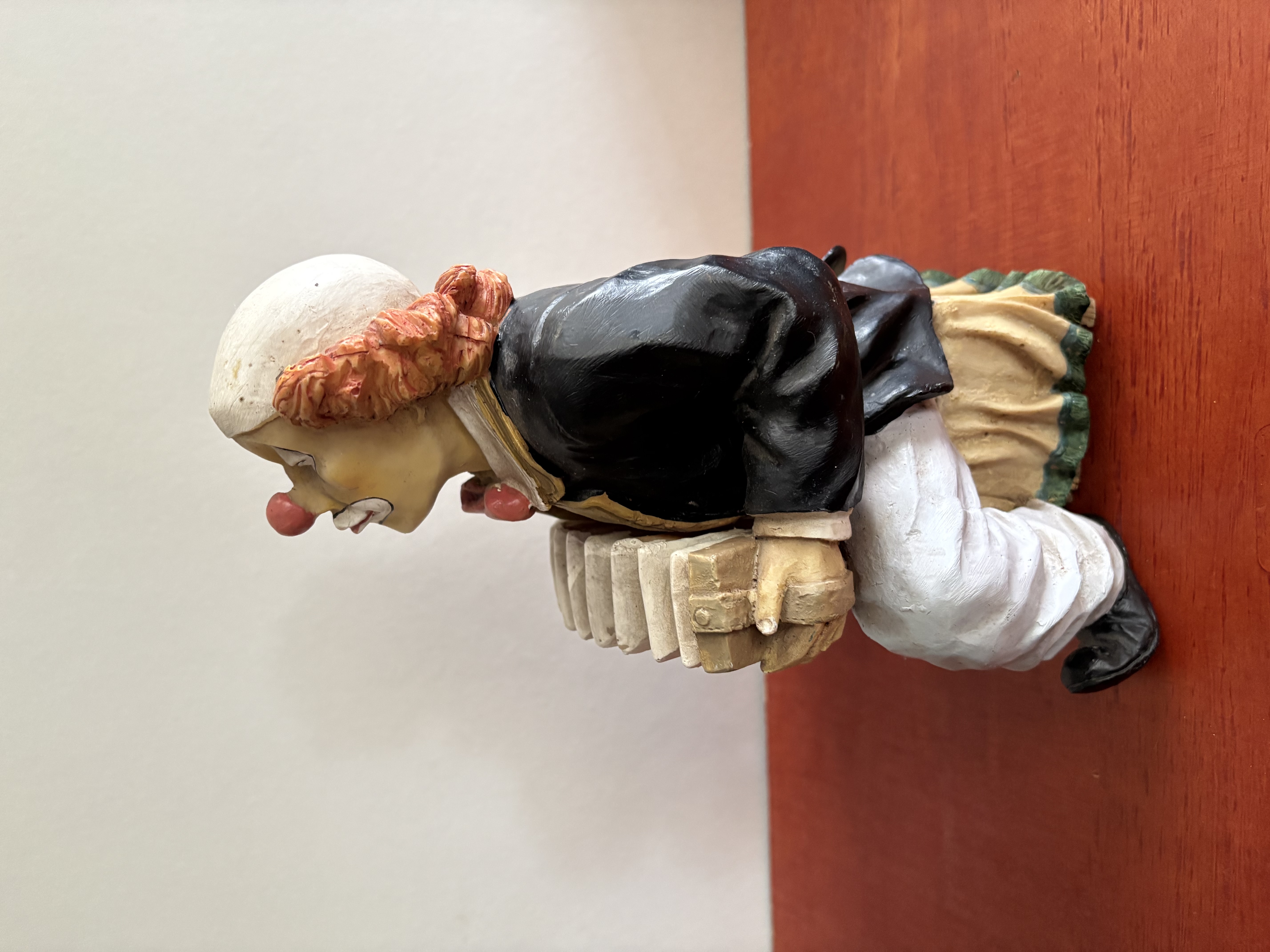 Clown met accordeon kunststof – foto 14 – kavel bij GSD Auctions, Zoeterwoude