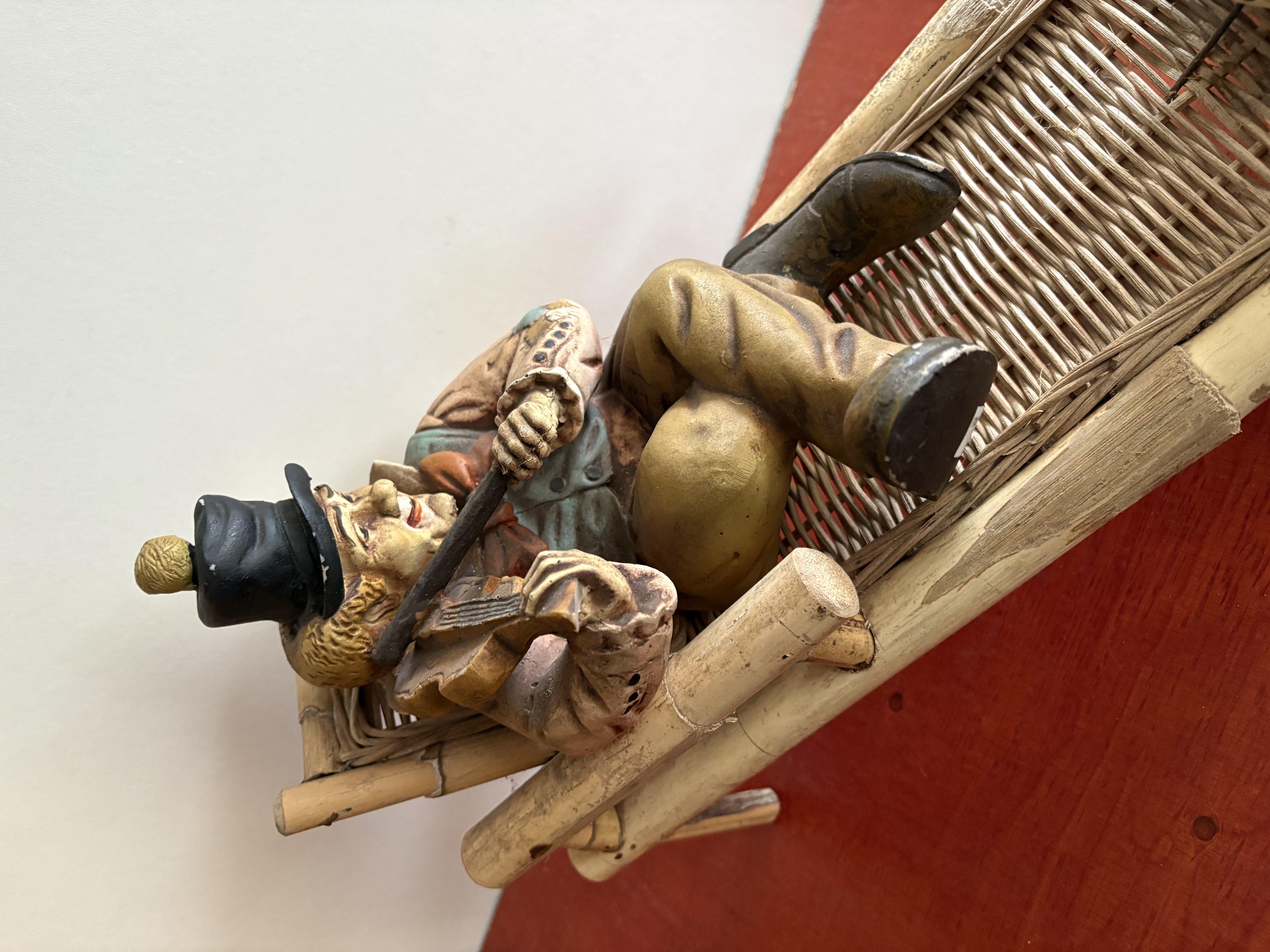 Clowns op de bank kunststof – foto 2 – kavel bij GSD Auctions, Zoeterwoude