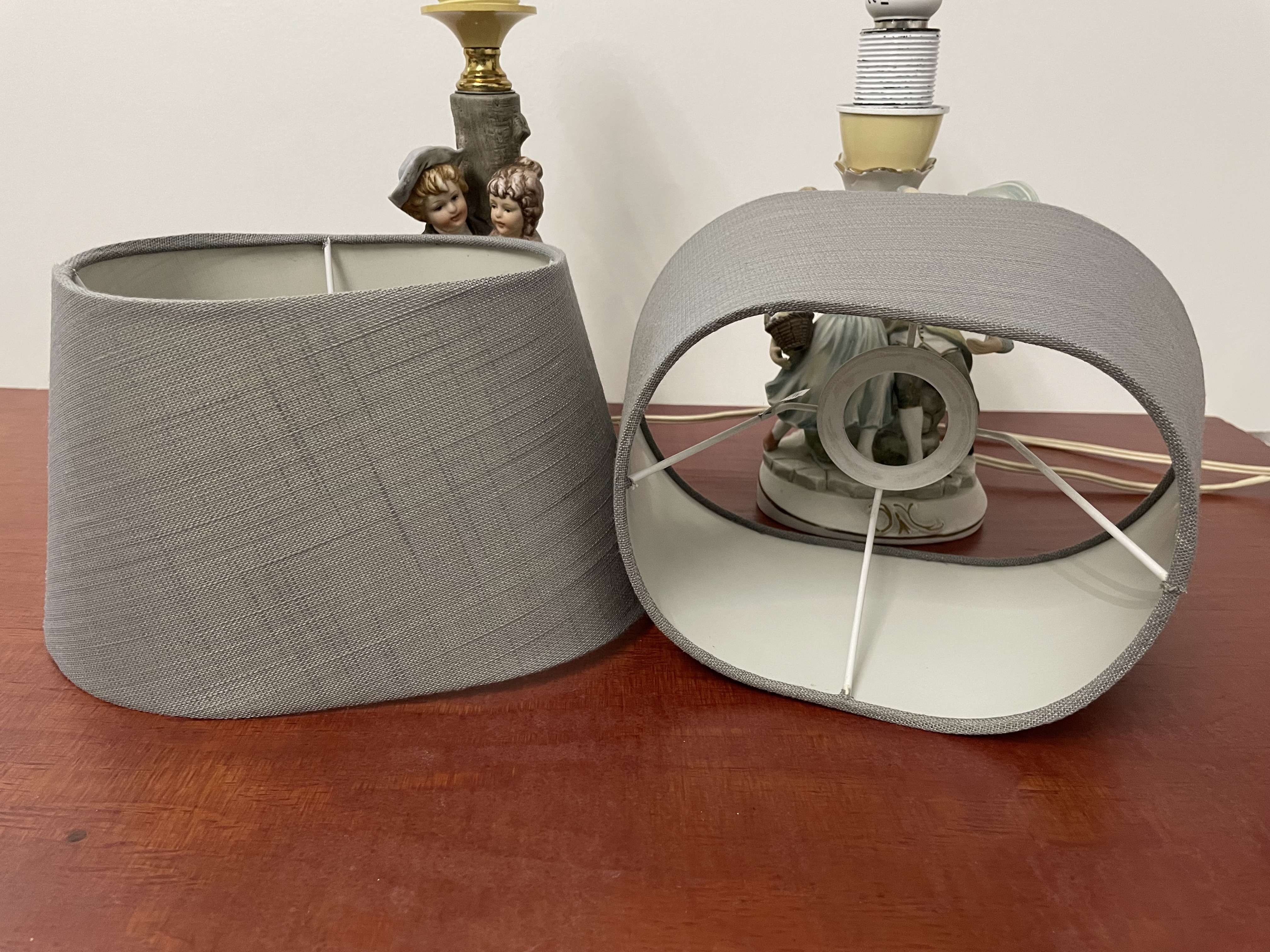 2 kleine tafellamp met lampenkapen van Duitse fabriek – foto 10 – kavel bij GSD Auctions, Zoeterwoude