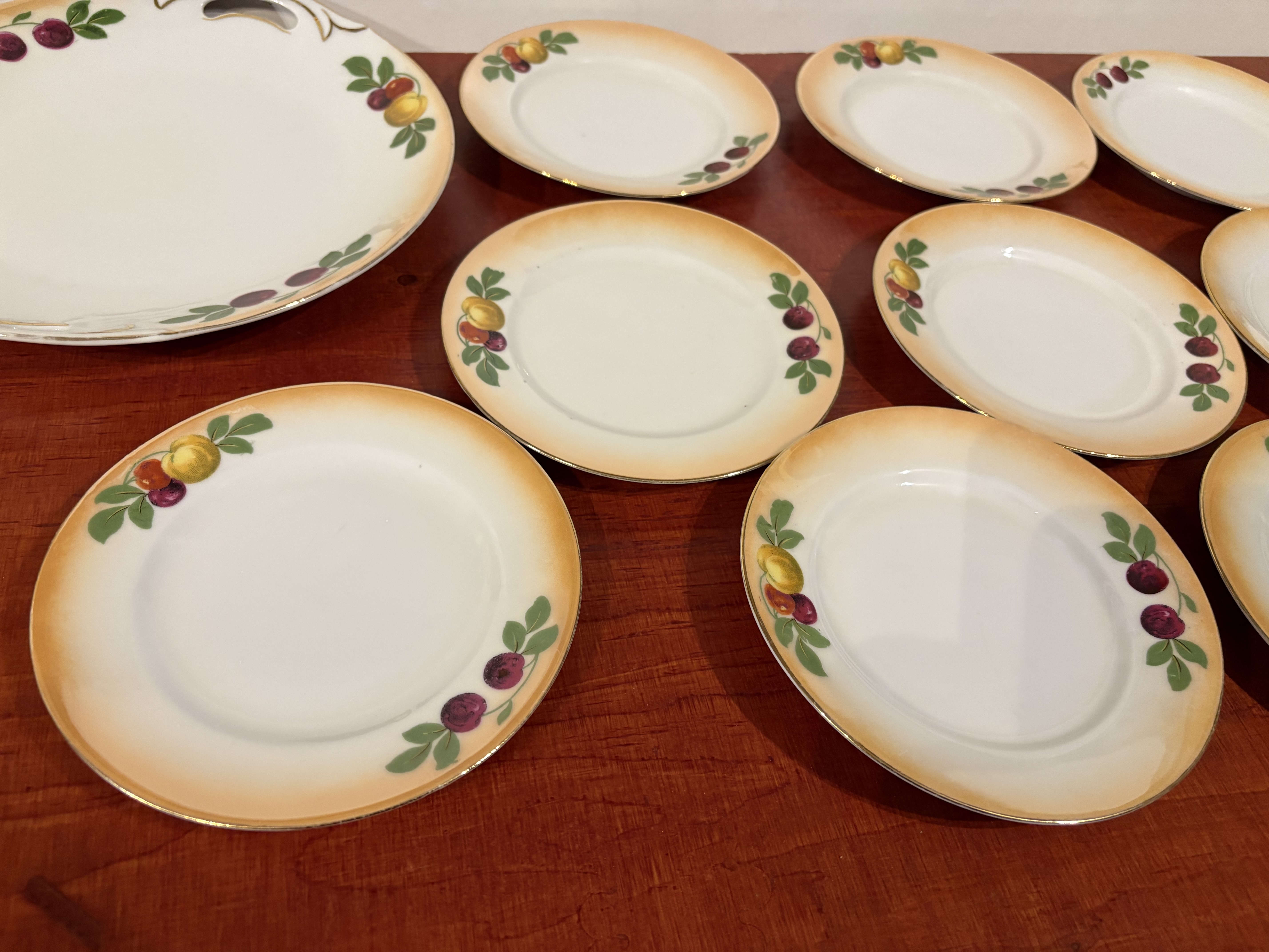 Gebakken porselein servies (Czechoslovakia) – foto 8 – kavel bij GSD Auctions, Zoeterwoude