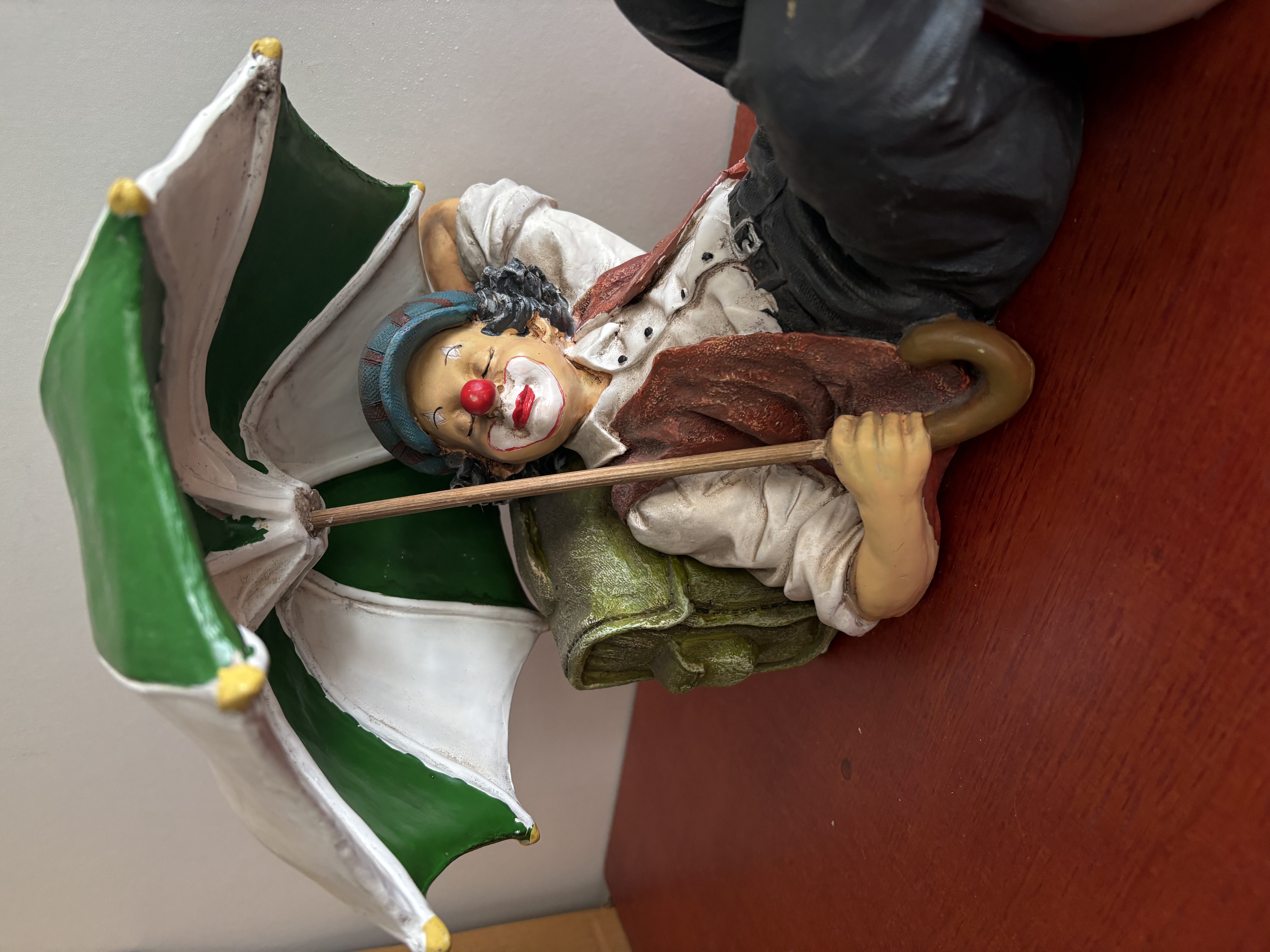 Clown met paraplu kunststof – foto 2 – kavel bij GSD Auctions, Zoeterwoude