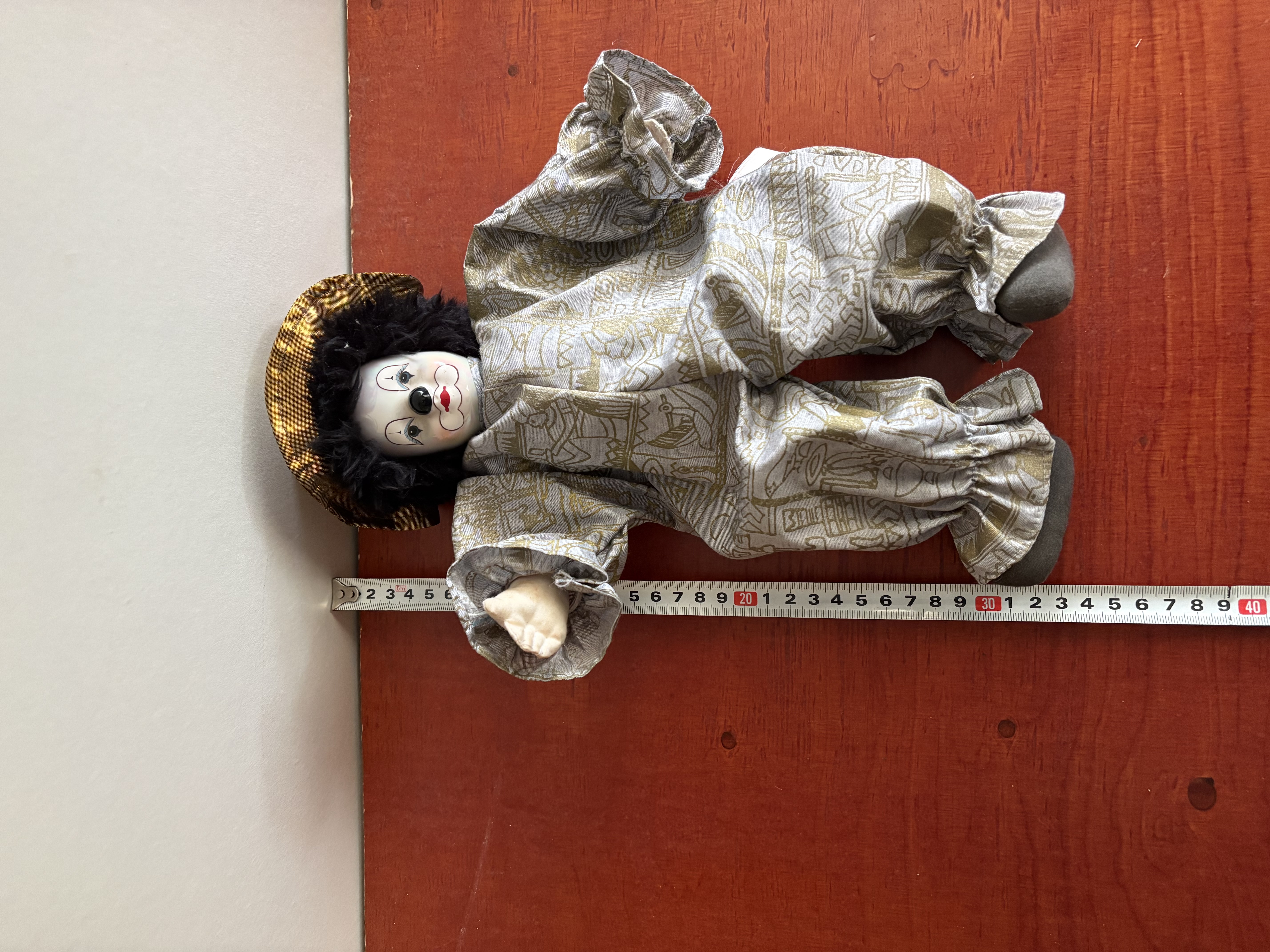 Clown als pop keramiek hoofd en kleding polyester – foto 2 – kavel bij GSD Auctions, Zoeterwoude