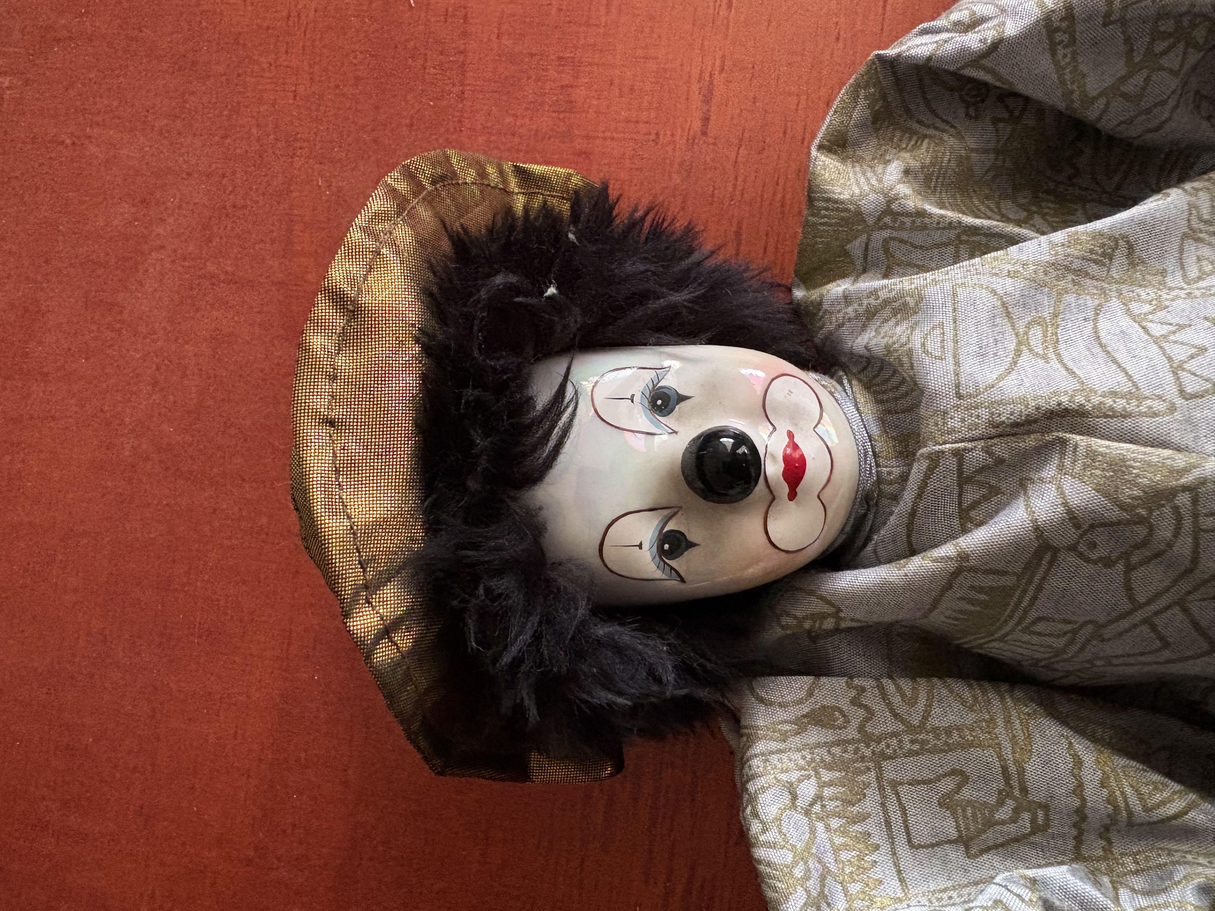 Clown als pop keramiek hoofd en kleding polyester – foto 4 – kavel bij GSD Auctions, Zoeterwoude