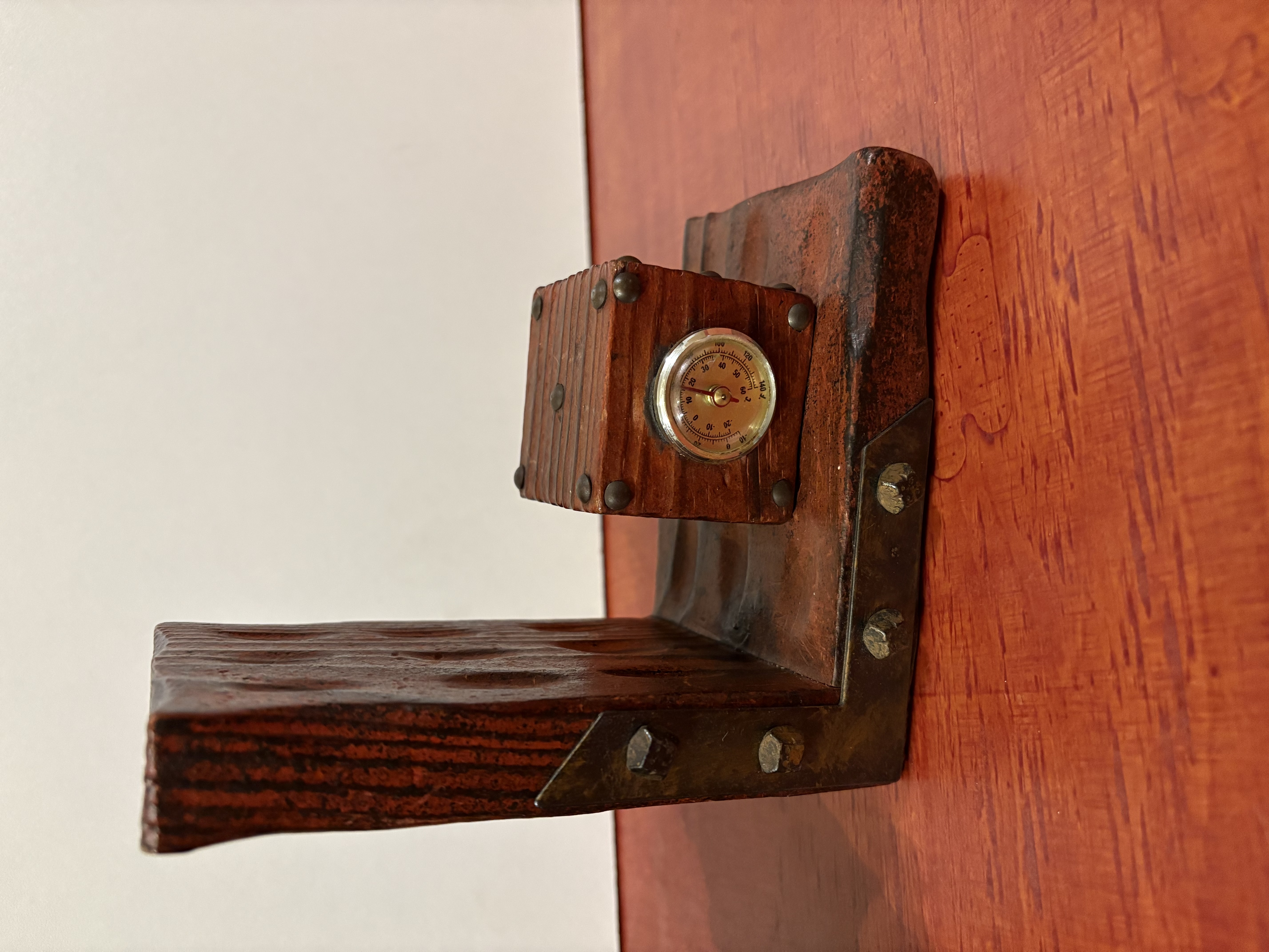Houten boekensteun met thermometer – foto 2 – kavel bij GSD Auctions, Zoeterwoude