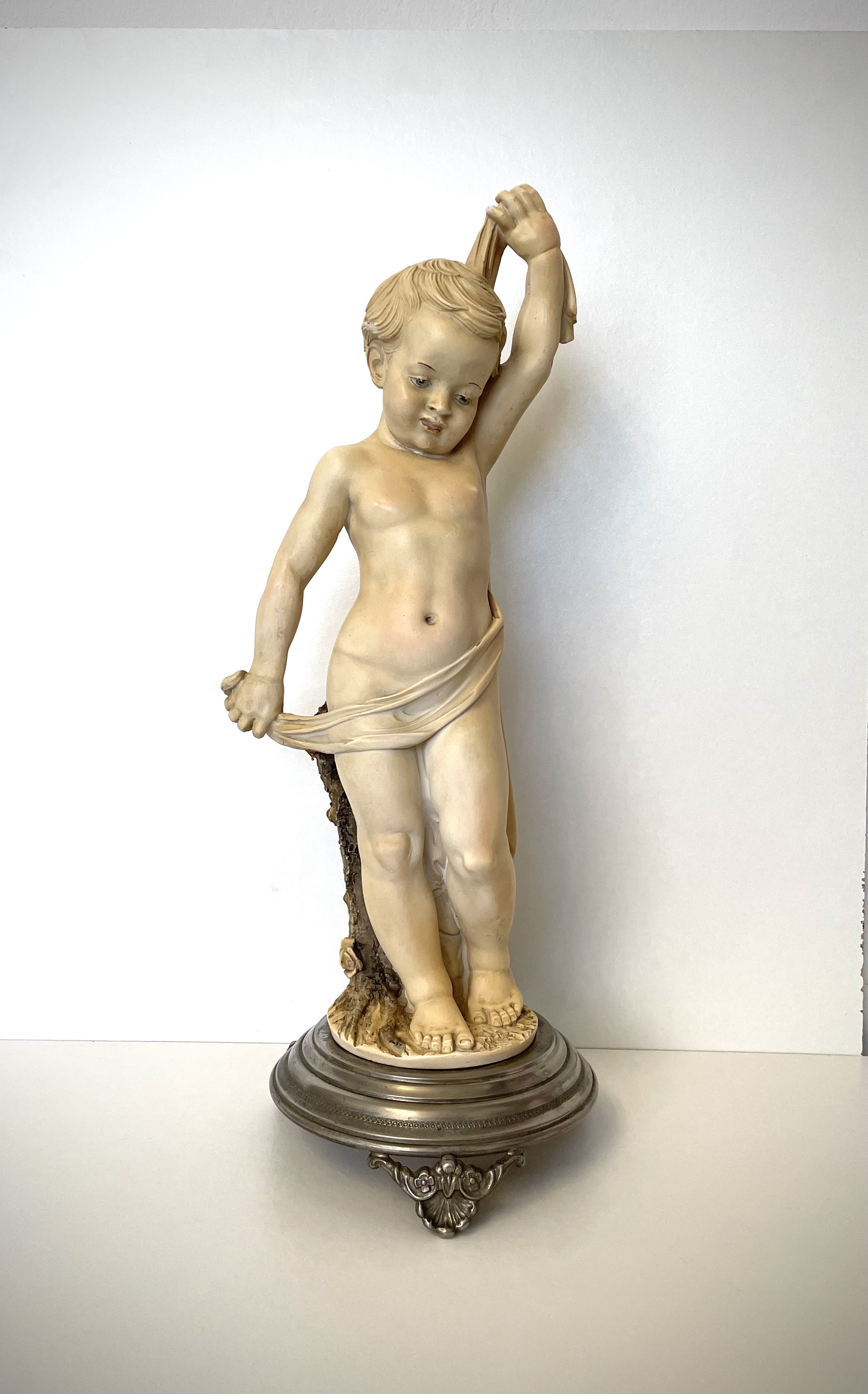 Beeld van een jongen Gesigneerd Capodimonte – foto 3 – kavel bij GSD Auctions, Zoeterwoude