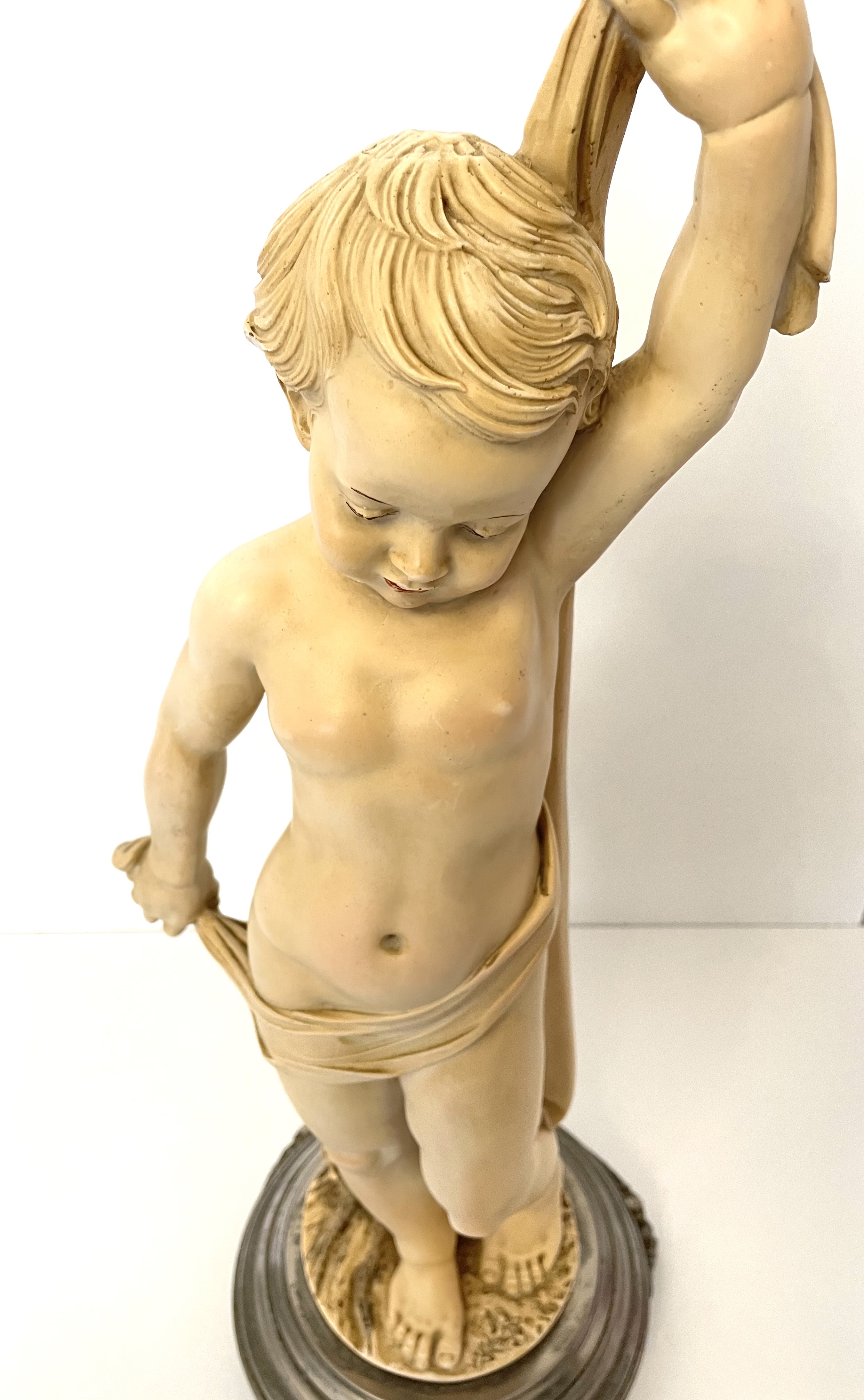 Beeld van een jongen Gesigneerd Capodimonte – foto 13 – kavel bij GSD Auctions, Zoeterwoude