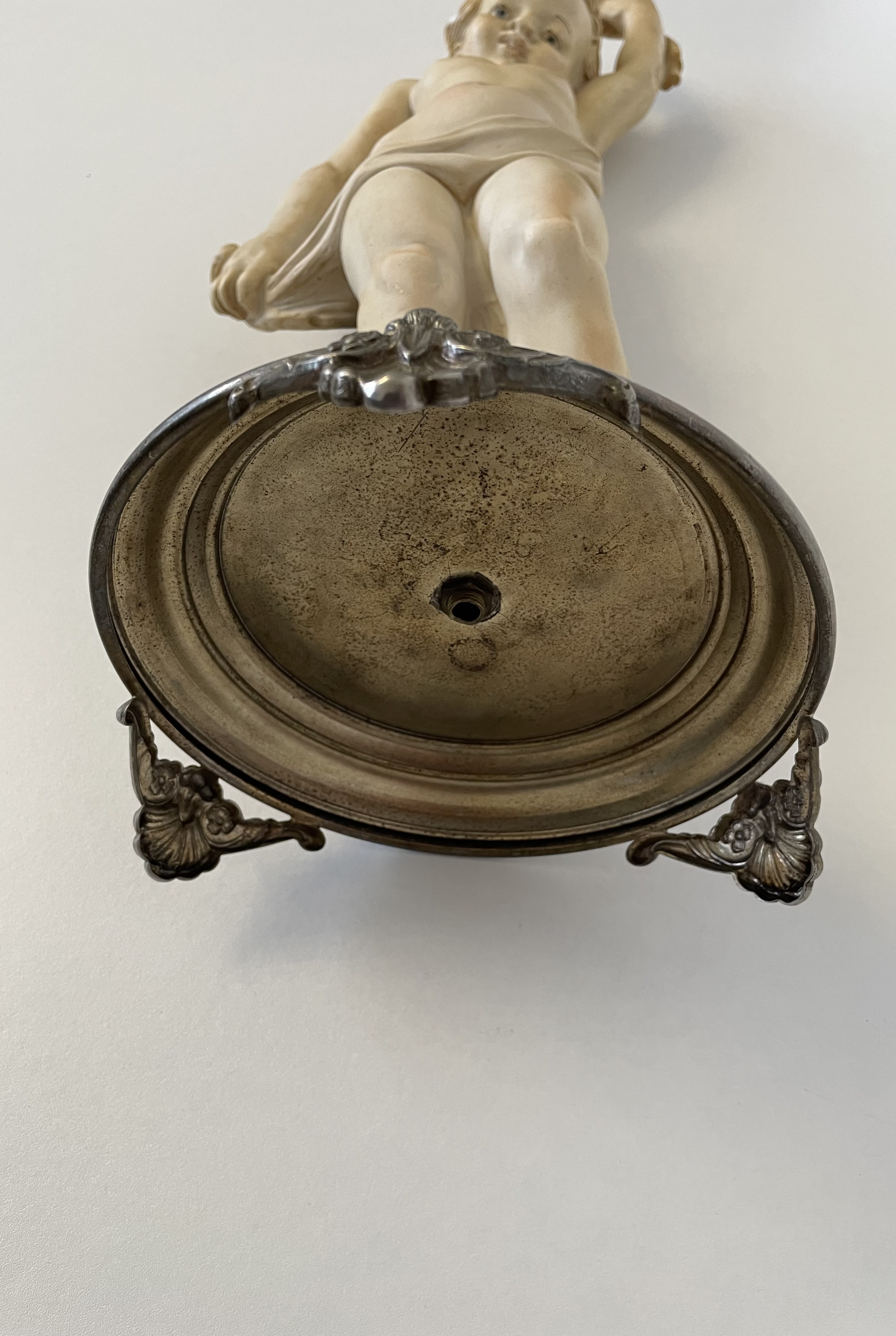 Beeld van een jongen Gesigneerd Capodimonte – foto 14 – kavel bij GSD Auctions, Zoeterwoude