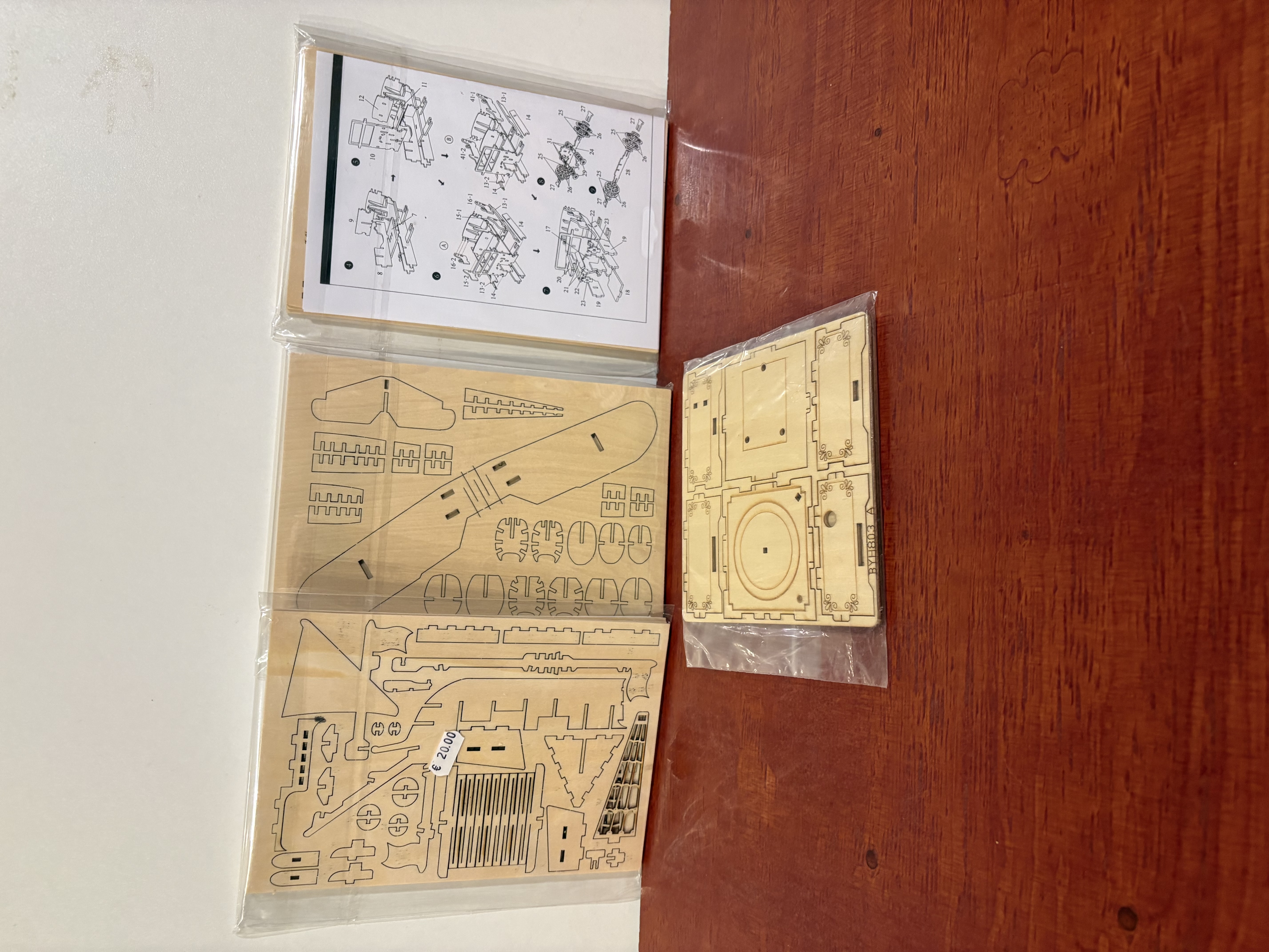 Houten 3D puzzels 4 stuks nieuwe – foto 2 – kavel bij GSD Auctions, Zoeterwoude