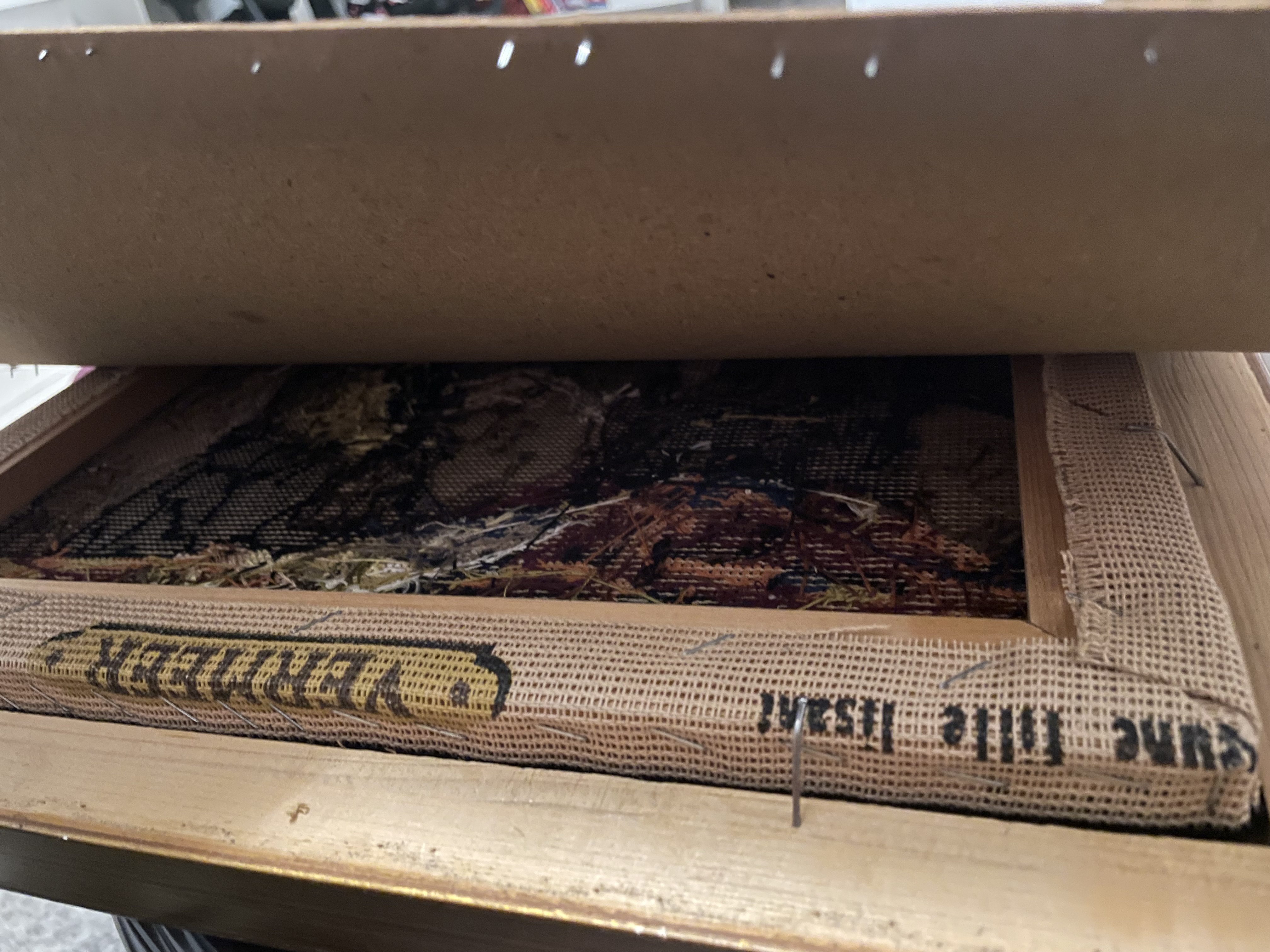 Naaldkunst naar schildrij van Vermeer, Lezende vrouw Art Gallery Amsterdam – foto 11 – kavel bij GSD Auctions, Zoeterwoude