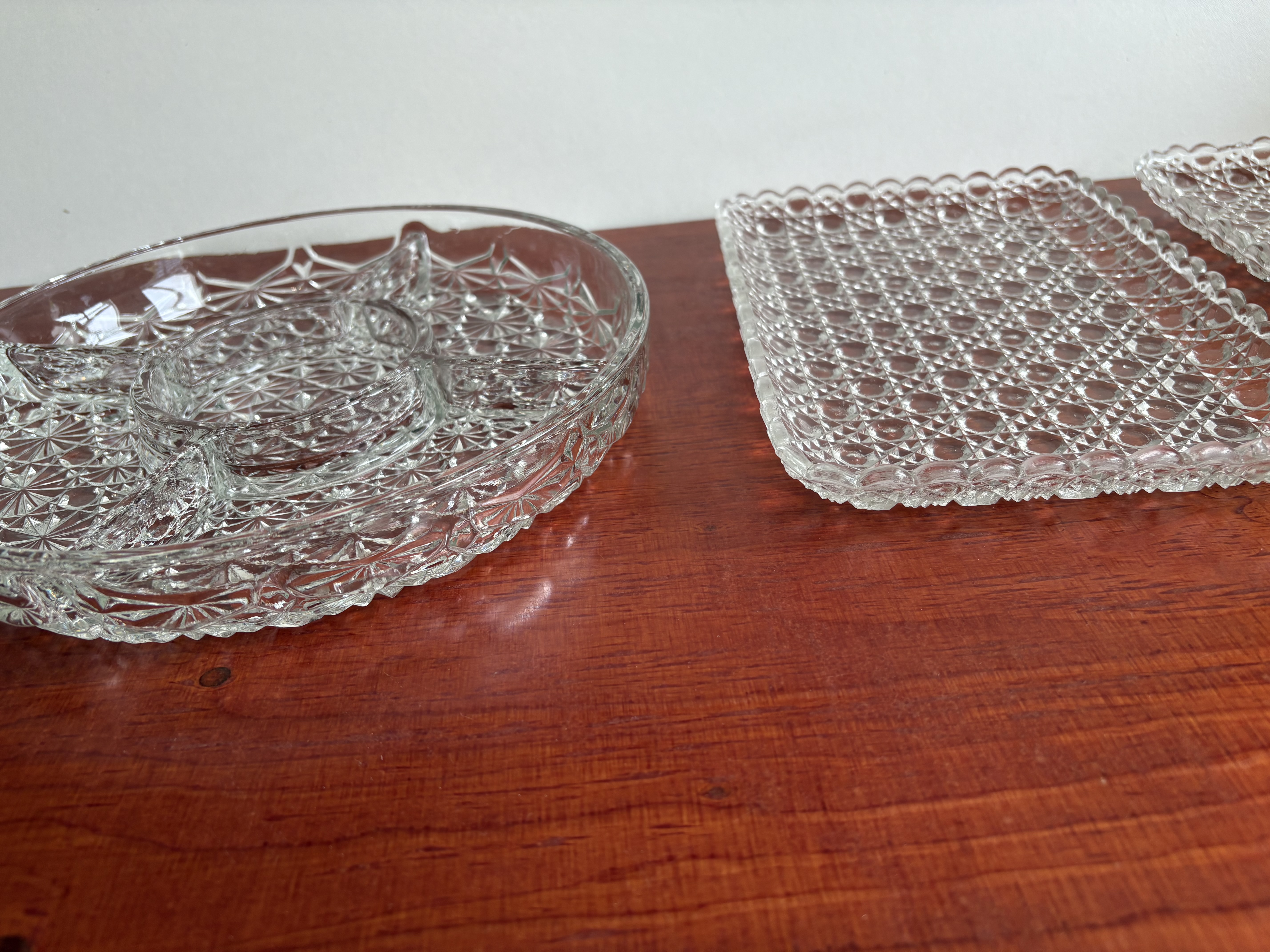 2 gebak schaal en een bonbon schaal van kristal – foto 10 – kavel bij GSD Auctions, Zoeterwoude