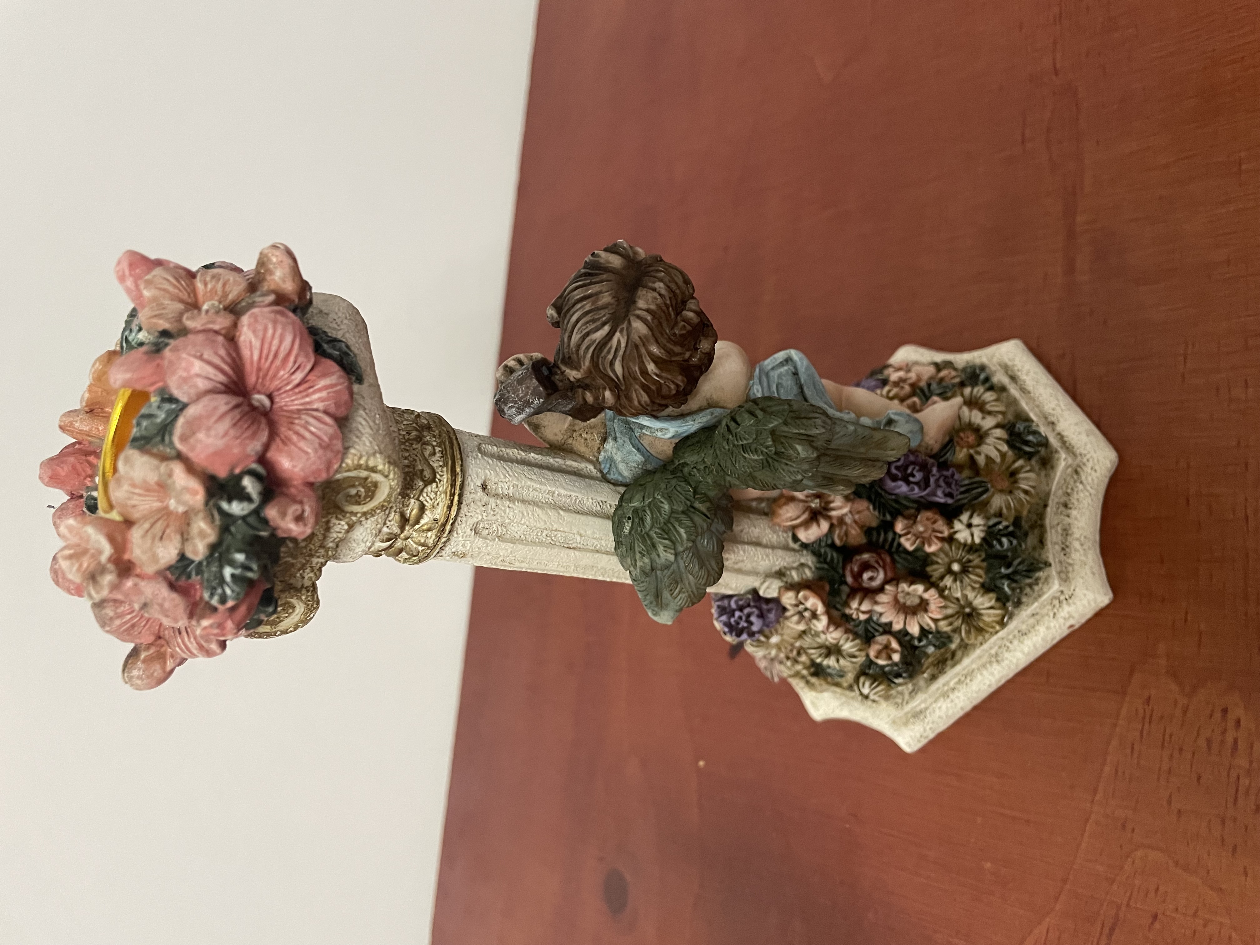 Kandelaar met engeltjes en een beeld van angel – foto 11 – kavel bij GSD Auctions, Zoeterwoude