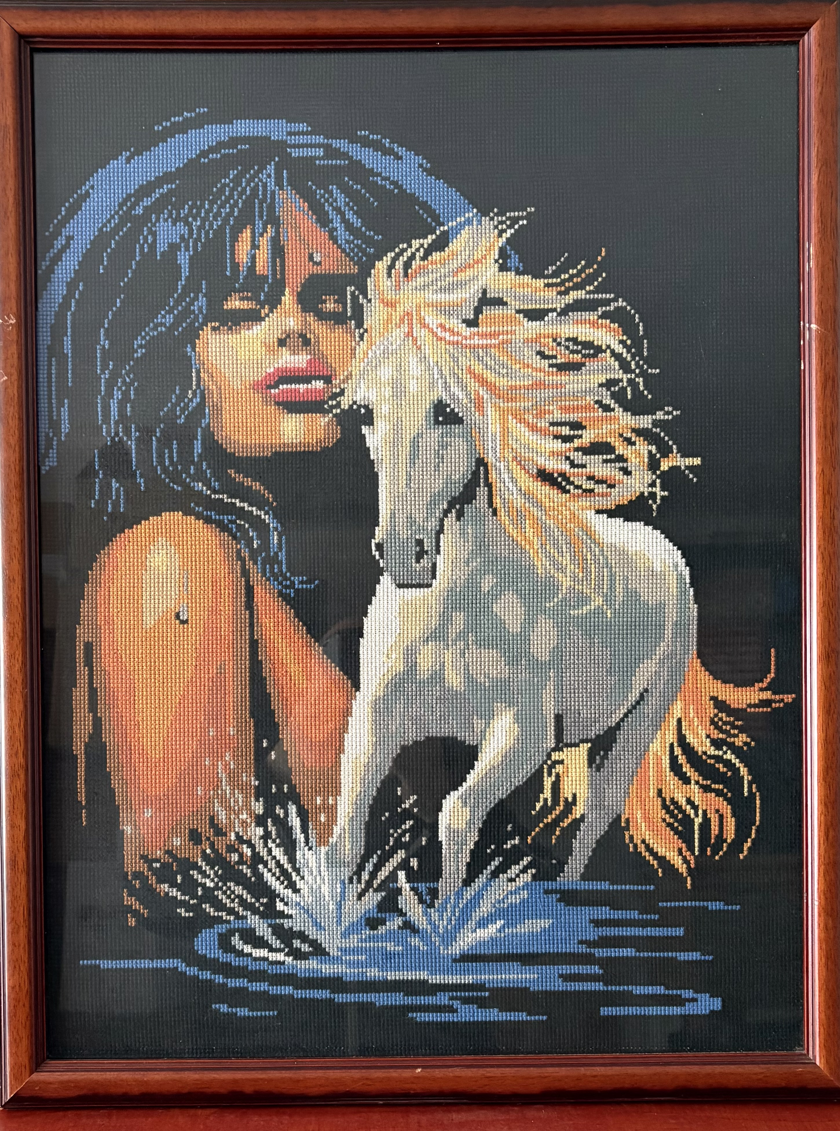 Borduurwerk of goblen van een vrouw met een wit paard – foto 2 – kavel bij GSD Auctions, Zoeterwoude