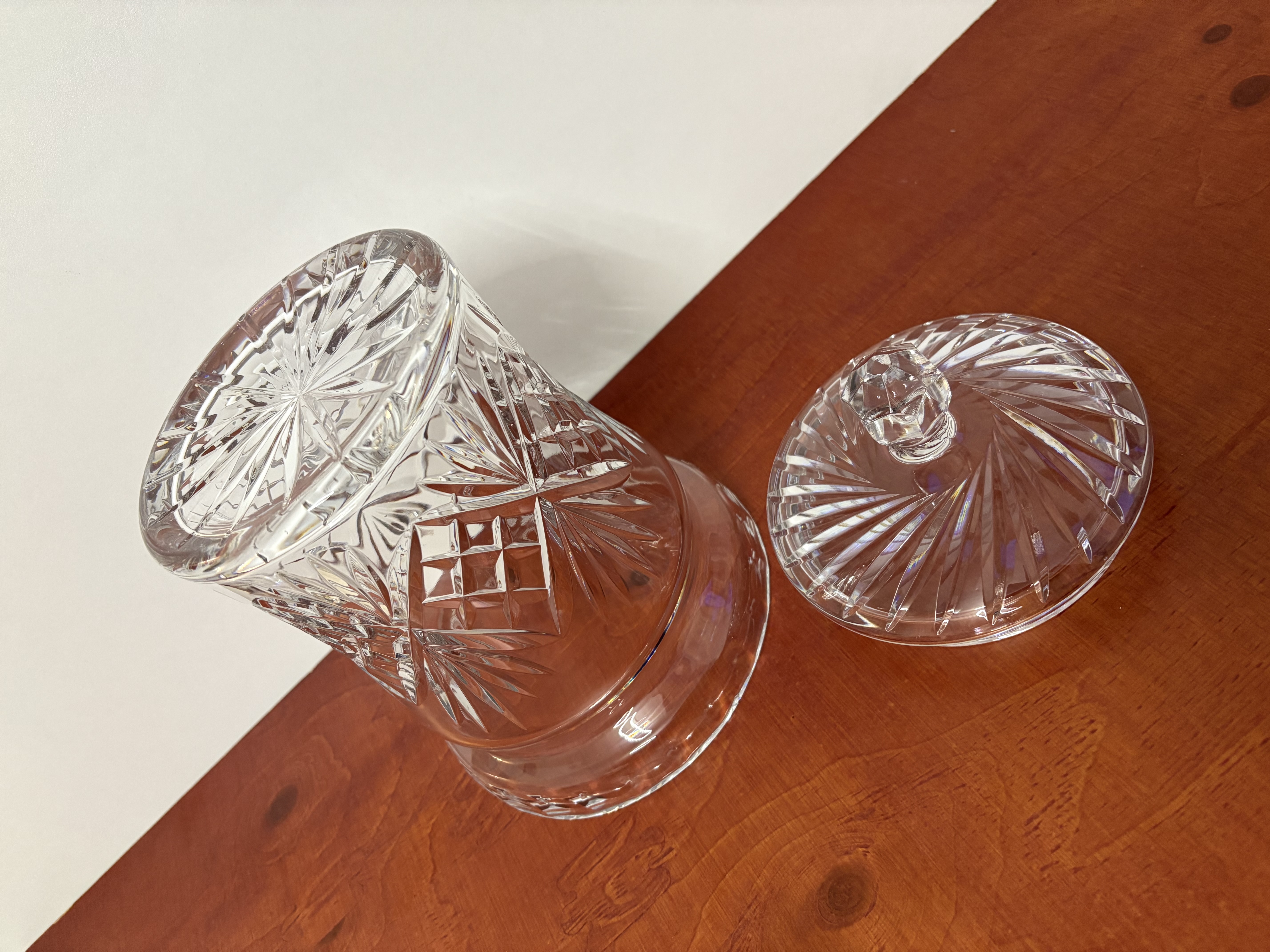 Een Waterford Crysat koekjespot met deksel "biscuit barrel" – foto 11 – kavel bij GSD Auctions, Zoeterwoude