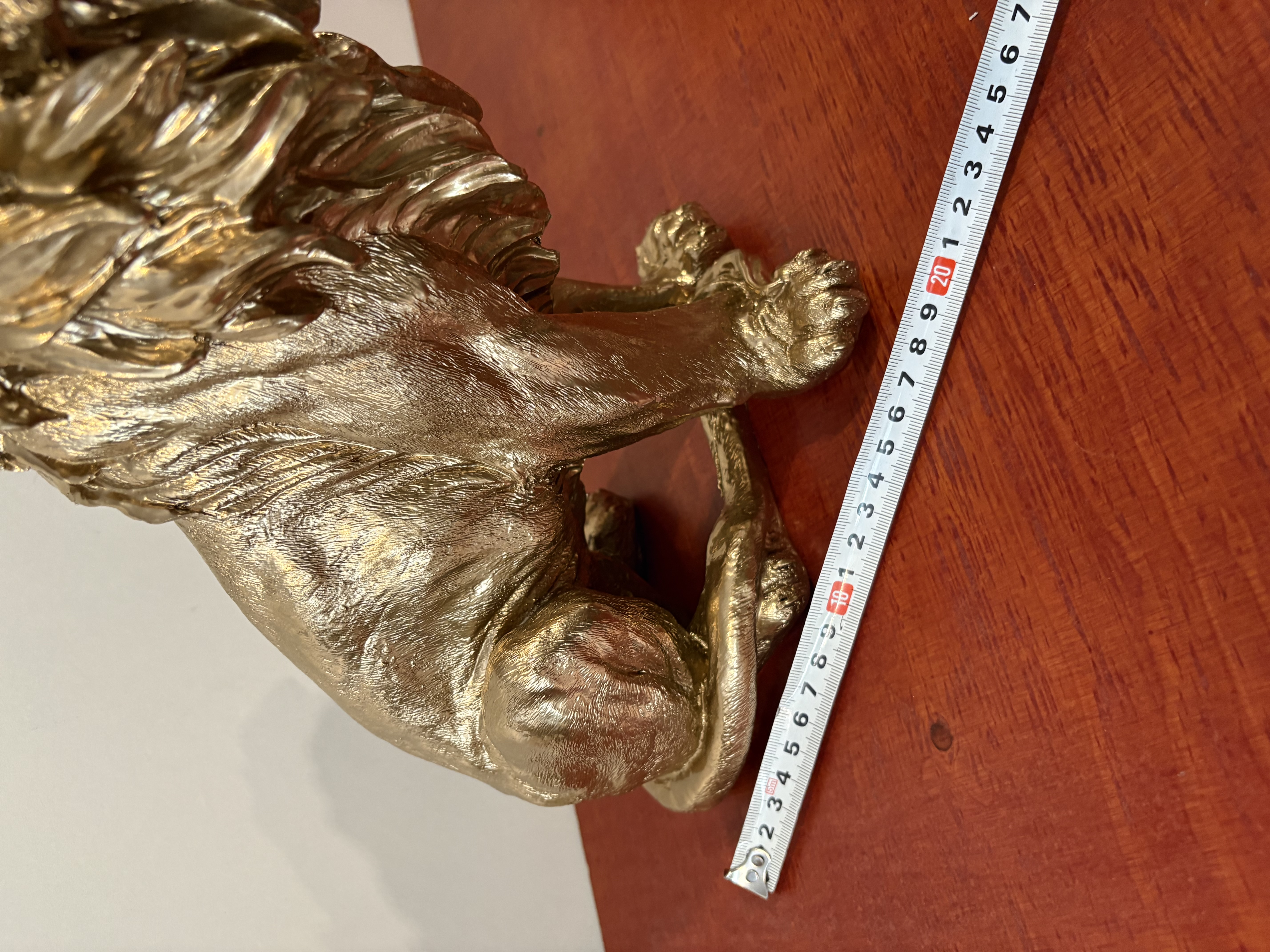 Goudkleurige leeuw van polyresin – foto 2 – kavel bij GSD Auctions, Zoeterwoude