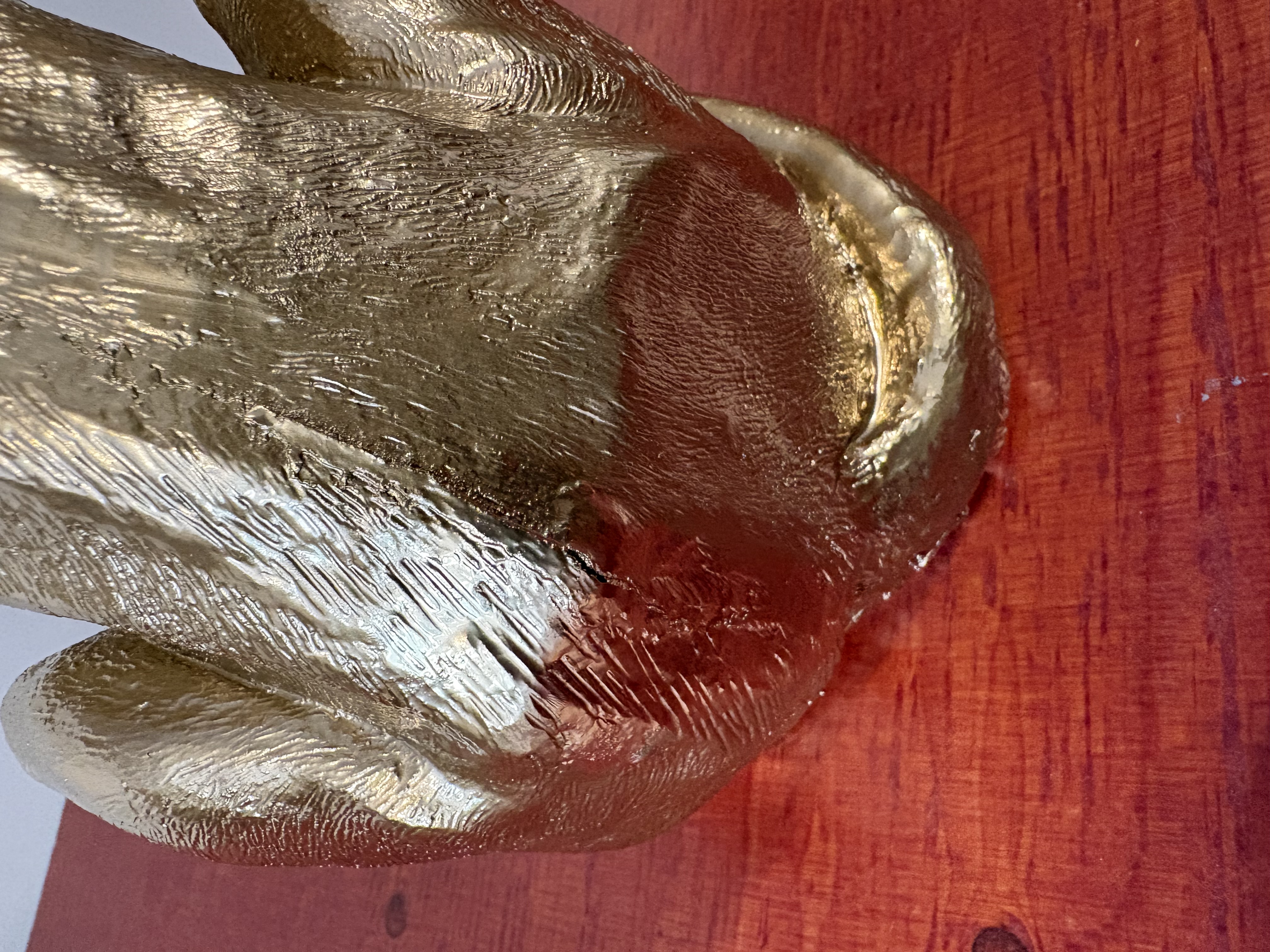 Goudkleurige leeuw van polyresin – foto 5 – kavel bij GSD Auctions, Zoeterwoude