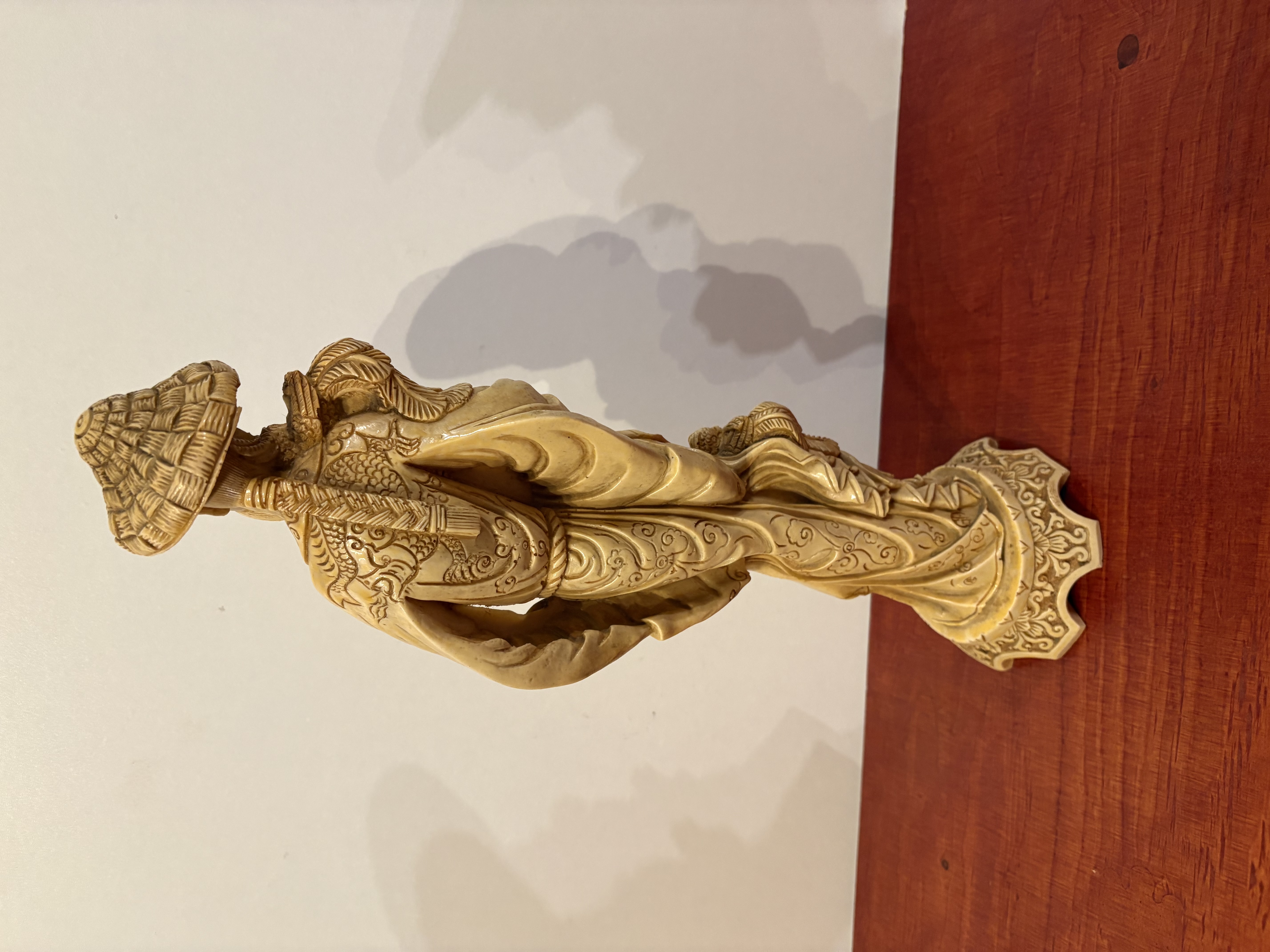 Chinees geluk beeld van een wijze man met vogel – foto 4 – kavel bij GSD Auctions, Zoeterwoude