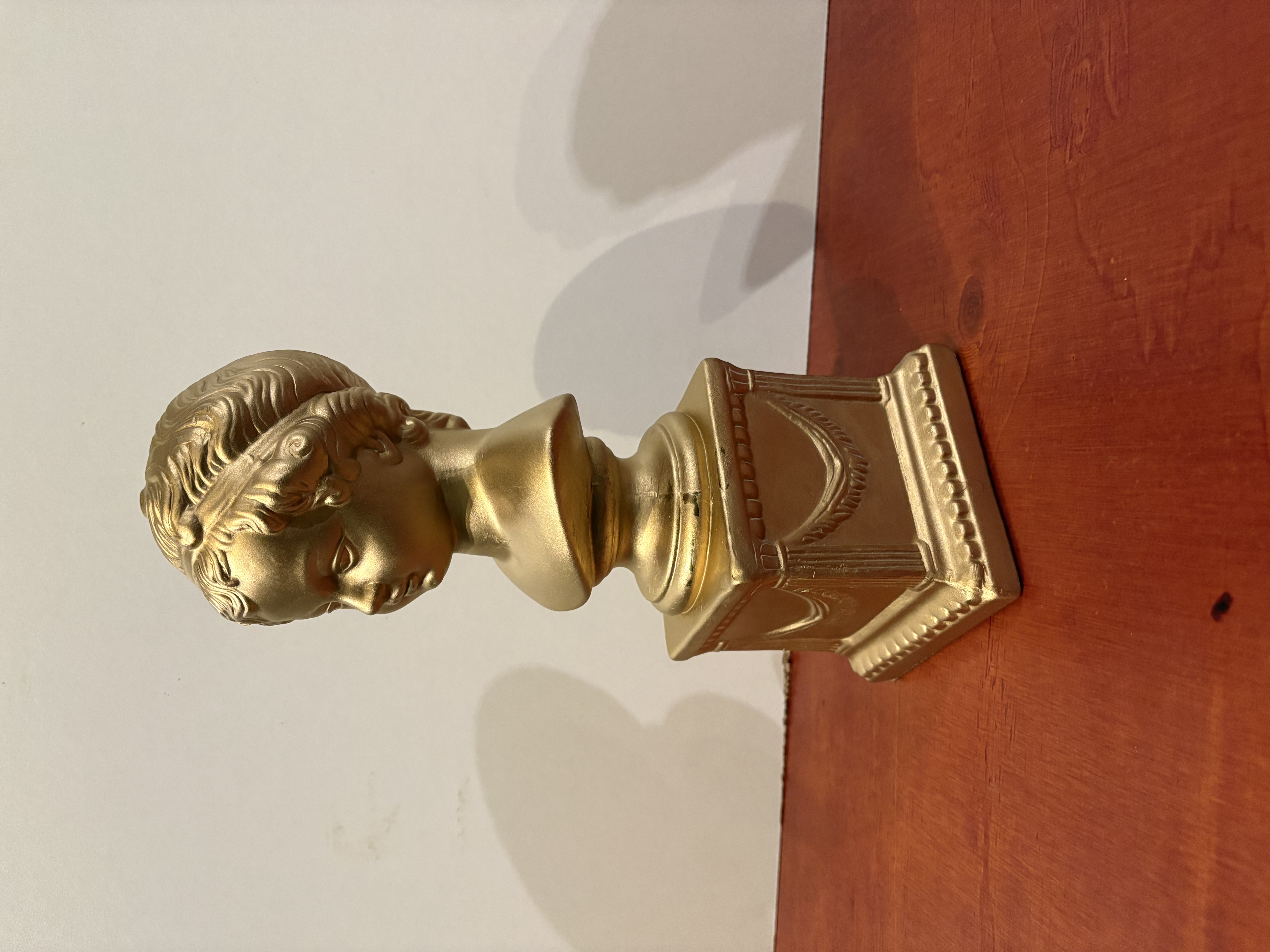 Jongen buste van jonge in goudkleurig – foto 2 – kavel bij GSD Auctions, Zoeterwoude