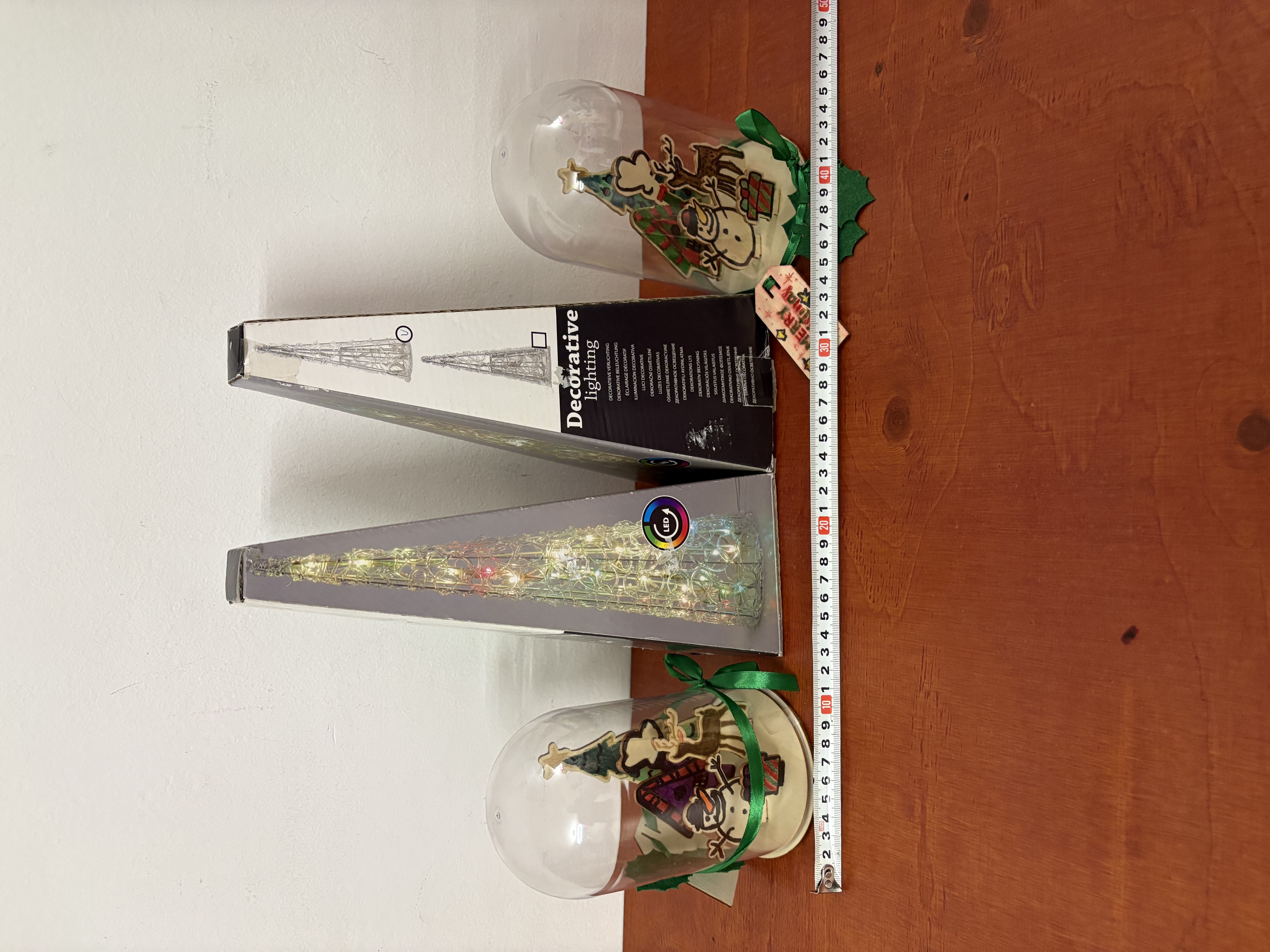 Kerst items 2 Led lichtjes en 2 stolpen – foto 2 – kavel bij GSD Auctions, Zoeterwoude