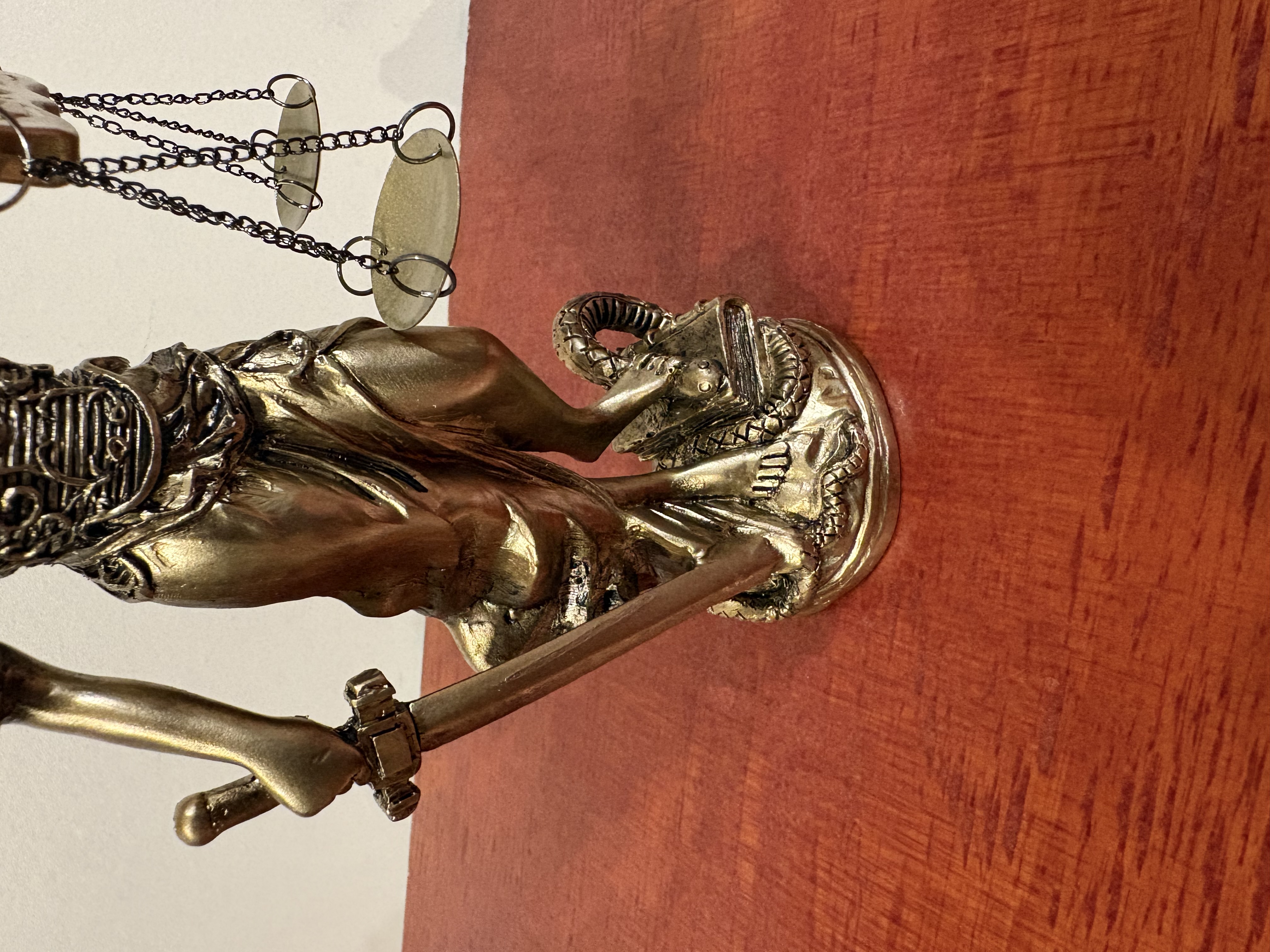 Decoratief beeld "de godin van rechtvaardigheid" – foto 6 – kavel bij GSD Auctions, Zoeterwoude